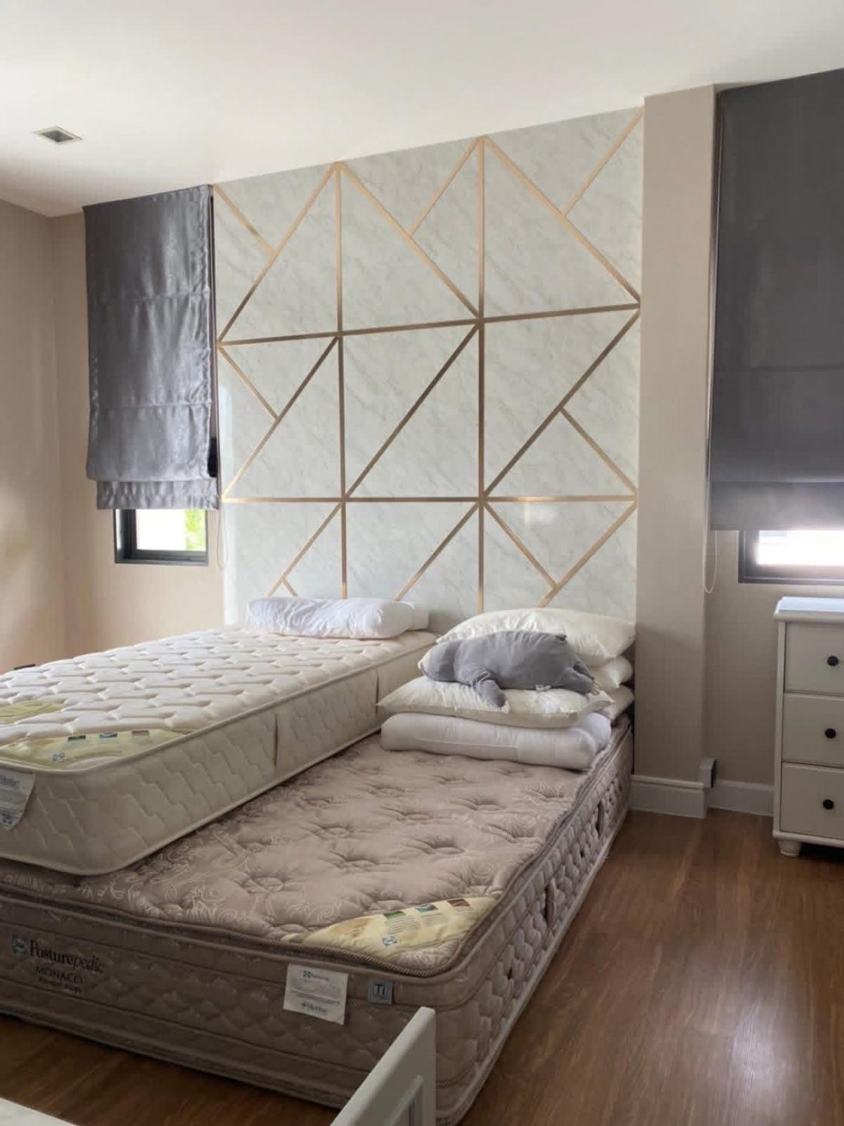 For SaleHouseSeri Thai, Ramkhamhaeng Nida : 28/02/2026, Beautiful detached house, 4 bedrooms, 3 bathrooms, ready to move in, Bangkok Boulevard, Ramindra. 
Wide area 215 sq m., near The Mall Bangkapi, free transfer!