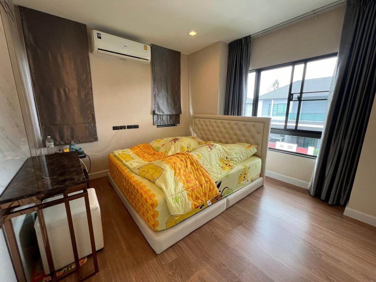 For SaleHouseSeri Thai, Ramkhamhaeng Nida : 28/02/2026, Beautiful detached house, 4 bedrooms, 3 bathrooms, ready to move in, Bangkok Boulevard, Ramindra. 
Wide area 215 sq m., near The Mall Bangkapi, free transfer!