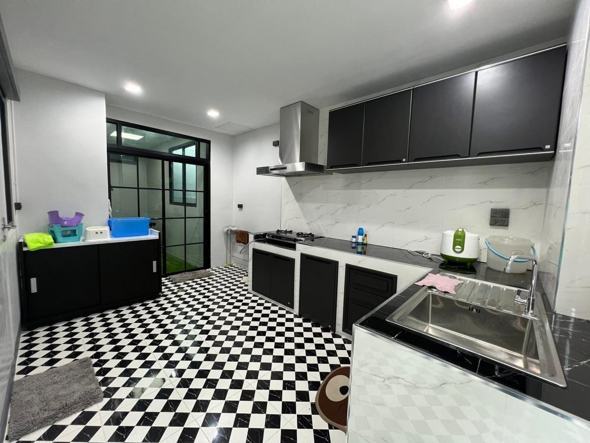 For SaleHouseSeri Thai, Ramkhamhaeng Nida : 28/02/2026, Beautiful detached house, 4 bedrooms, 3 bathrooms, ready to move in, Bangkok Boulevard, Ramindra. 
Wide area 215 sq m., near The Mall Bangkapi, free transfer!