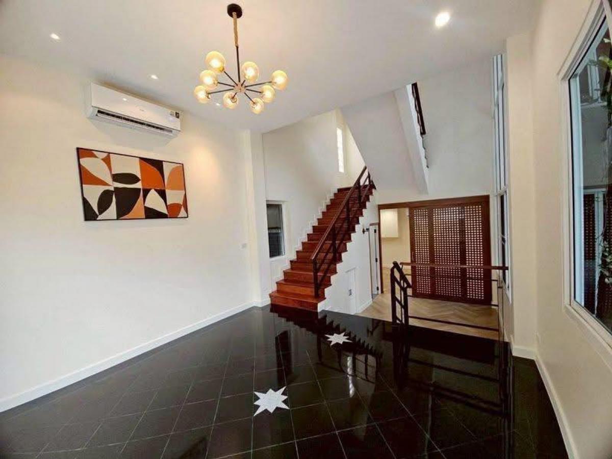 ขายบ้านอารีย์ อนุสาวรีย์ : 28/02/2026, บ้านหรู 5 ห้องนอน ติดถนนใหญ่ใจกลางพื้นที่ Mochit 
ลงทุนหรืออยู่อาศัย ลงตัวทุกไลฟ์สไตล์ บนที่ดิน 51 ตร.วาฯ