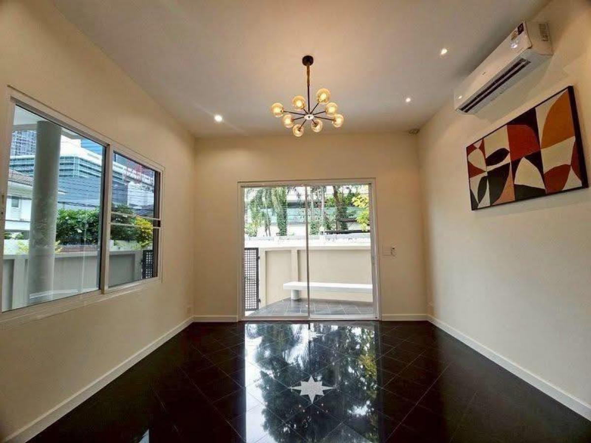 ขายบ้านอารีย์ อนุสาวรีย์ : 28/02/2026, บ้านหรู 5 ห้องนอน ติดถนนใหญ่ใจกลางพื้นที่ Mochit 
ลงทุนหรืออยู่อาศัย ลงตัวทุกไลฟ์สไตล์ บนที่ดิน 51 ตร.วาฯ