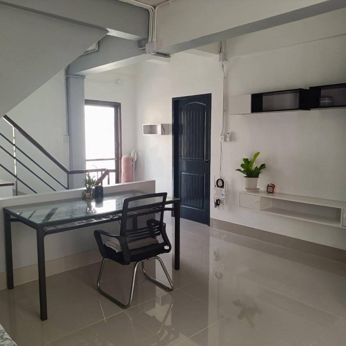 ขายทาวน์โฮมลาดพร้าว เซ็นทรัลลาดพร้าว : 28/02/2026, ขายทาวน์โฮมลาดพร้าว 3นอน3น้ำ 4.5 ล้าน พร้อมจอดรถ 4 คัน เช่าเพียง 29,000 บ. ทำเลดี ใกล้รถไฟฟ้าสายสีเหลือง