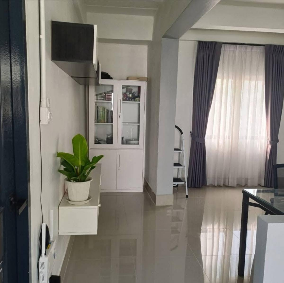 ขายทาวน์โฮมลาดพร้าว เซ็นทรัลลาดพร้าว : 28/02/2026, ขายทาวน์โฮมลาดพร้าว 3นอน3น้ำ 4.5 ล้าน พร้อมจอดรถ 4 คัน เช่าเพียง 29,000 บ. ทำเลดี ใกล้รถไฟฟ้าสายสีเหลือง