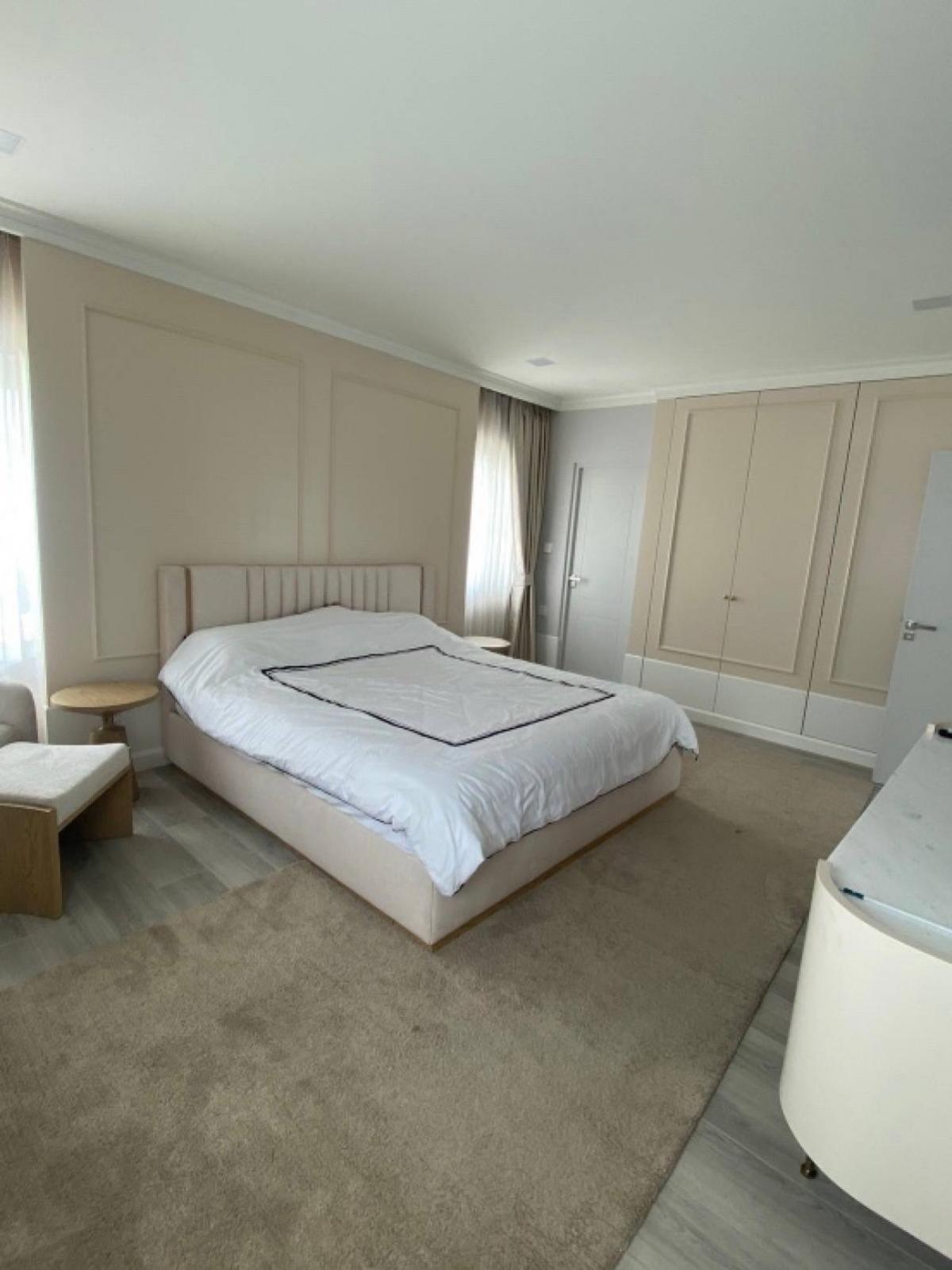 ให้เช่าบ้านบางนา แบริ่ง ลาซาล : 28/02/2026, บ้านหรู 4 นอน ติด ASB บางนา กม.15 พร้อมสนามบาส สวนส่วนตัว 
เช่าเพียง 90,000 บ./ด. ใกล้ Mega บางนา เดินทางสะดวก!