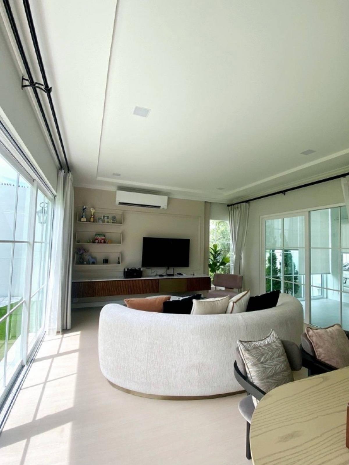 ให้เช่าบ้านบางนา แบริ่ง ลาซาล : 28/02/2026, บ้านหรู 4 นอน ติด ASB บางนา กม.15 พร้อมสนามบาส สวนส่วนตัว 
เช่าเพียง 90,000 บ./ด. ใกล้ Mega บางนา เดินทางสะดวก!