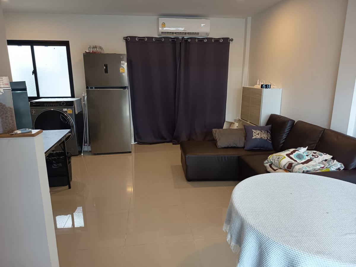 ให้เช่าทาวน์โฮมสมุทรปราการ สำโรง : 28/02/2026, เช่าด่วน! ทาวน์โฮม 3 ชั้น พร้อมอยู่ l ใกล้ BTS ศรีด่าน-สำโรง พื้นที่กว้าง 161 ตร.ม. เฟอร์ครบ ราคาเพียง 25,000 บาท/เดือน