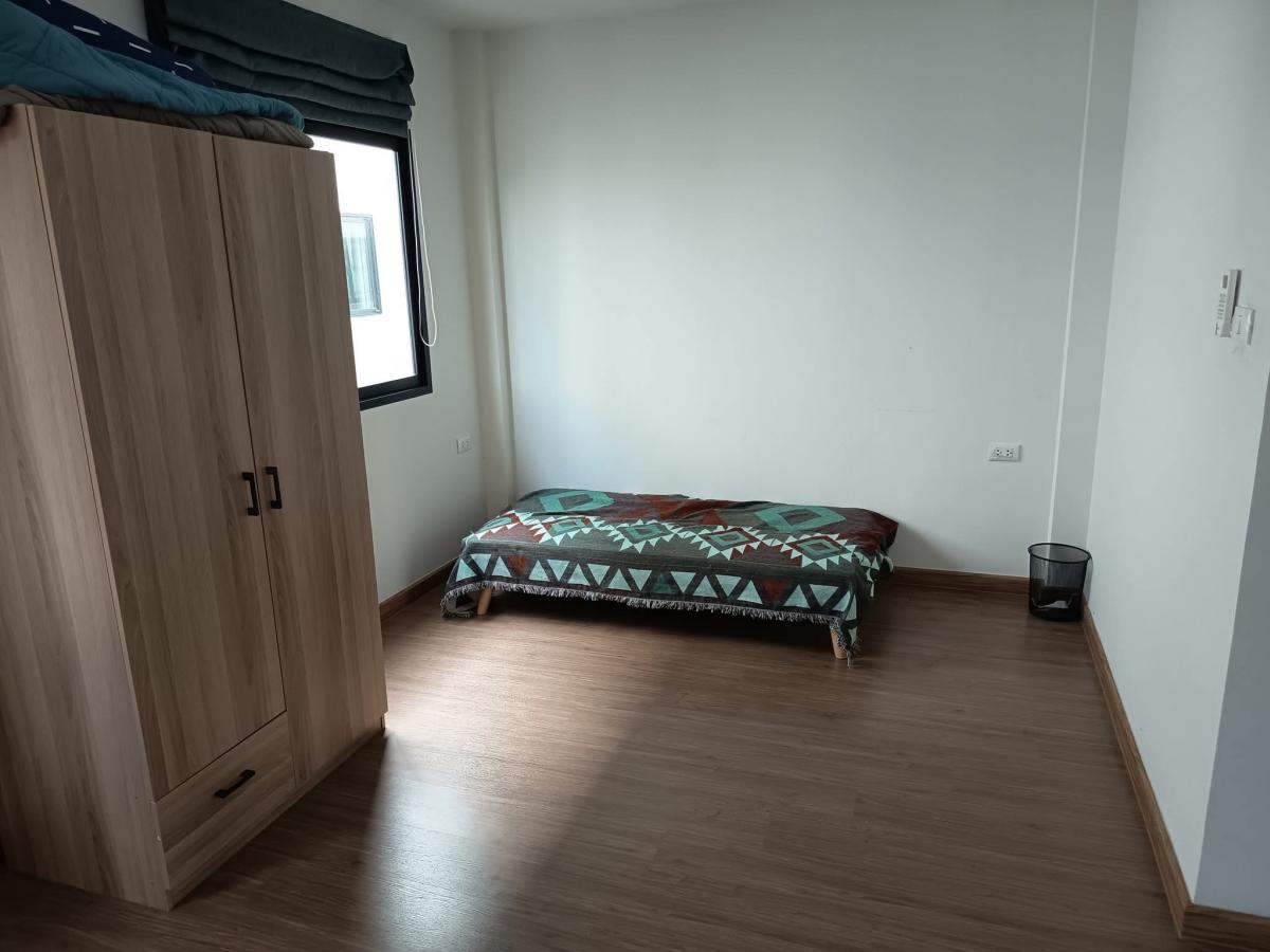 ให้เช่าทาวน์โฮมสมุทรปราการ สำโรง : 28/02/2026, เช่าด่วน! ทาวน์โฮม 3 ชั้น พร้อมอยู่ l ใกล้ BTS ศรีด่าน-สำโรง พื้นที่กว้าง 161 ตร.ม. เฟอร์ครบ ราคาเพียง 25,000 บาท/เดือน