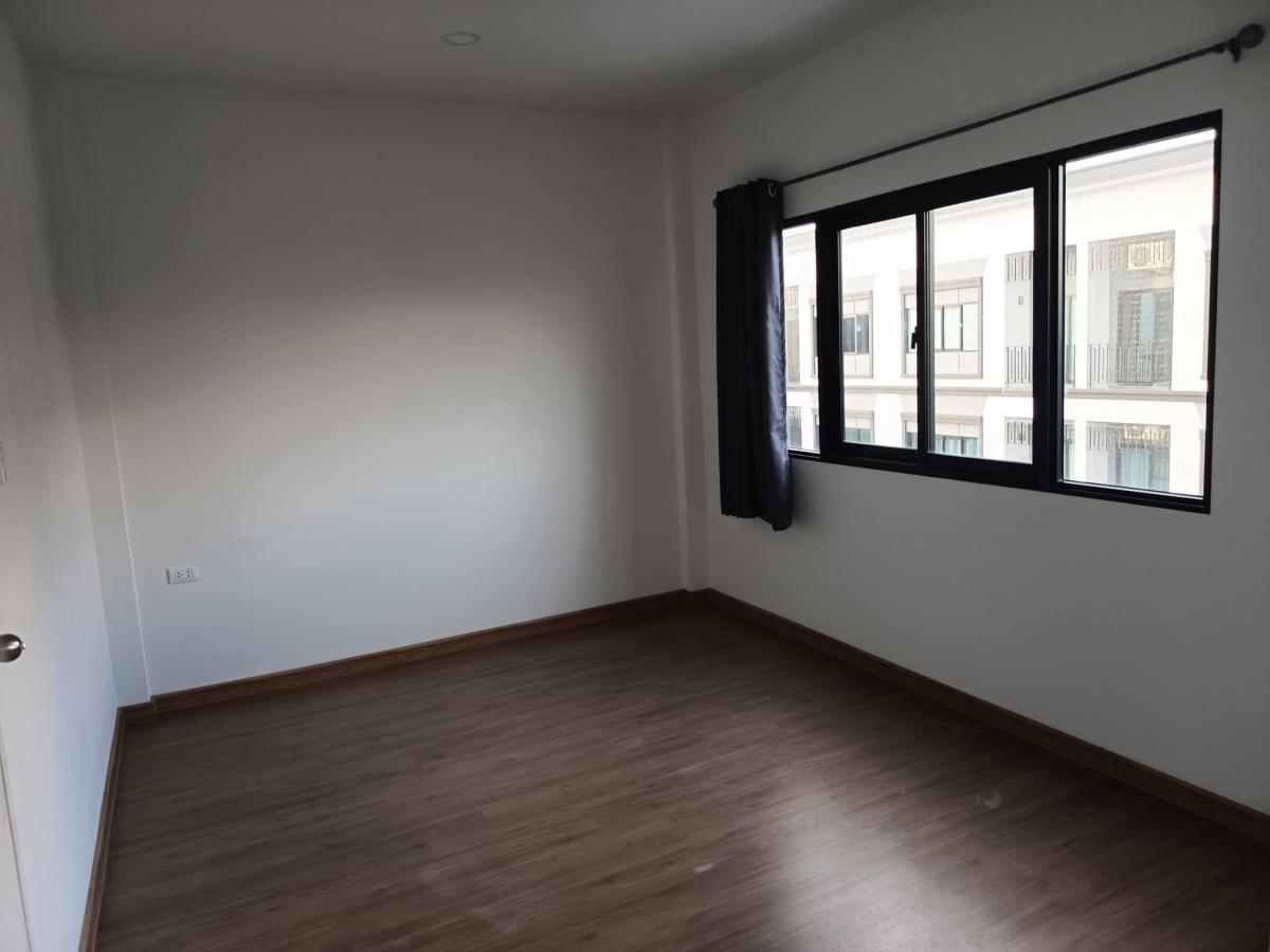 ให้เช่าทาวน์โฮมสมุทรปราการ สำโรง : 28/02/2026, เช่าด่วน! ทาวน์โฮม 3 ชั้น พร้อมอยู่ l ใกล้ BTS ศรีด่าน-สำโรง พื้นที่กว้าง 161 ตร.ม. เฟอร์ครบ ราคาเพียง 25,000 บาท/เดือน