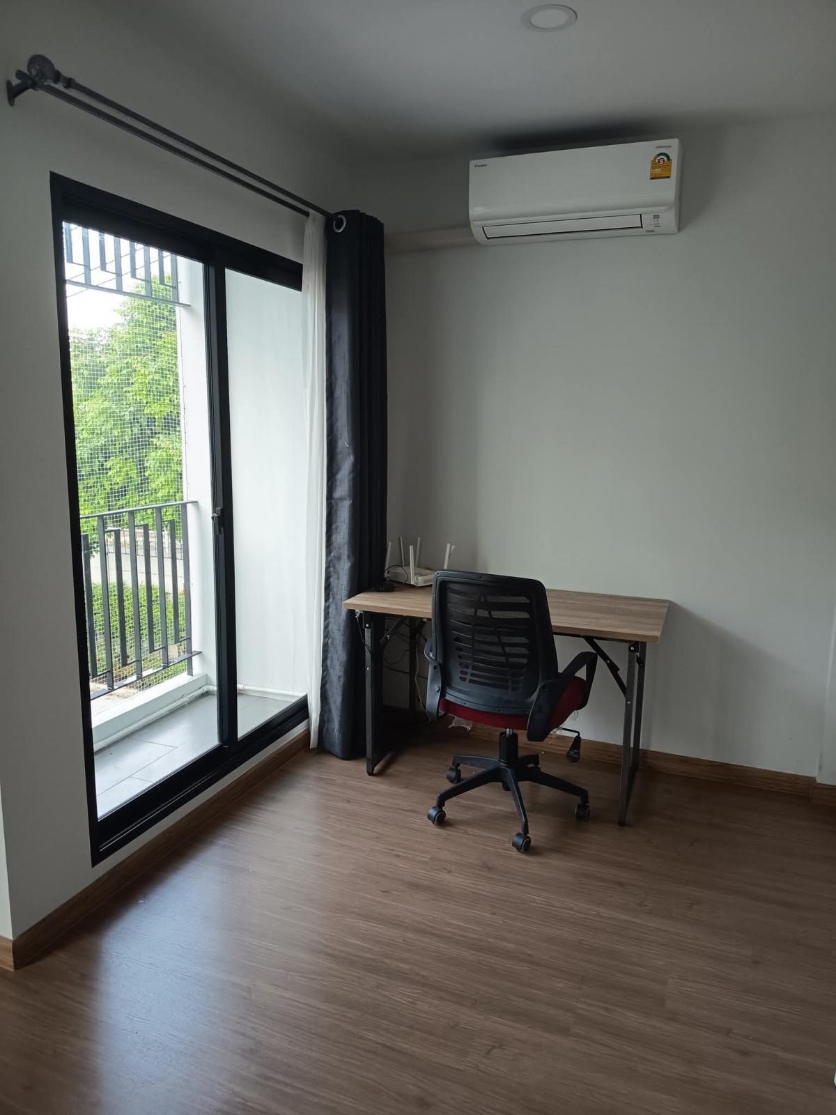 ให้เช่าทาวน์โฮมสมุทรปราการ สำโรง : 28/02/2026, เช่าด่วน! ทาวน์โฮม 3 ชั้น พร้อมอยู่ l ใกล้ BTS ศรีด่าน-สำโรง พื้นที่กว้าง 161 ตร.ม. เฟอร์ครบ ราคาเพียง 25,000 บาท/เดือน