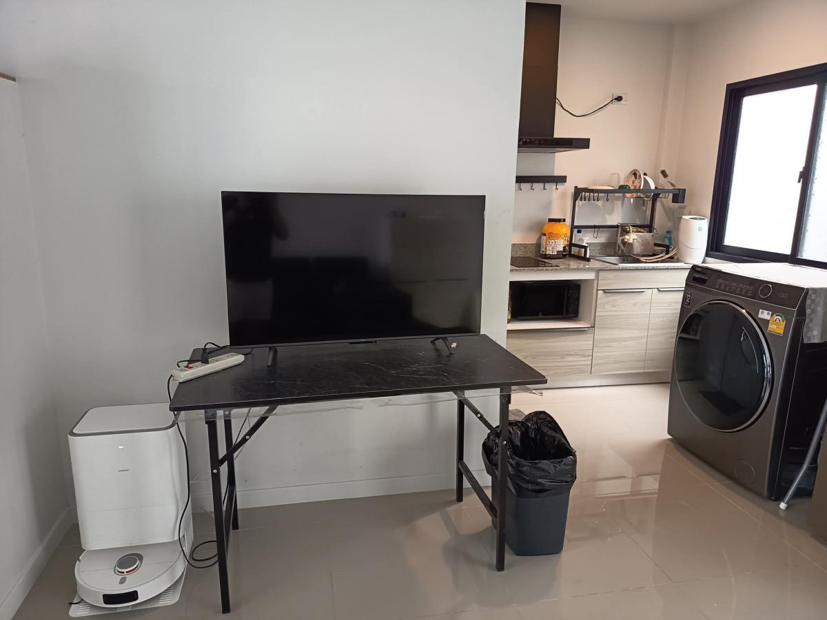 ให้เช่าทาวน์โฮมสมุทรปราการ สำโรง : 28/02/2026, เช่าด่วน! ทาวน์โฮม 3 ชั้น พร้อมอยู่ l ใกล้ BTS ศรีด่าน-สำโรง พื้นที่กว้าง 161 ตร.ม. เฟอร์ครบ ราคาเพียง 25,000 บาท/เดือน