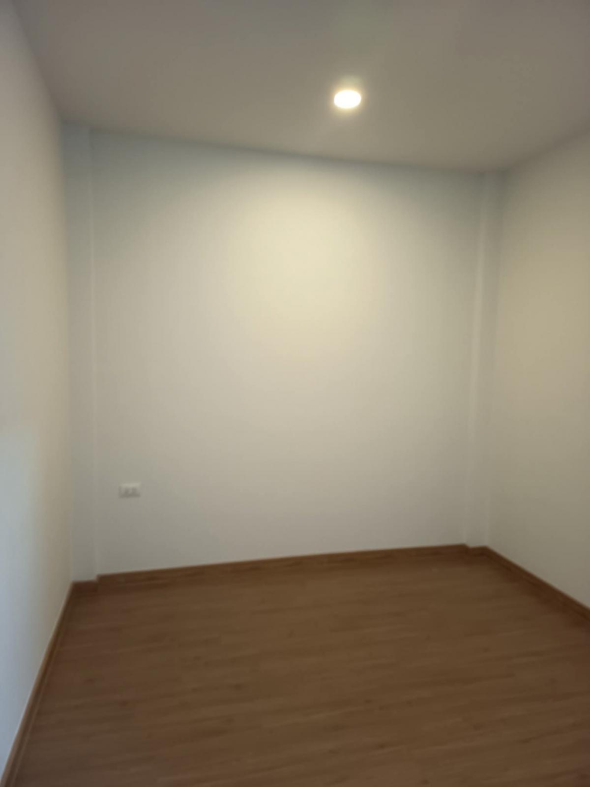 ให้เช่าทาวน์โฮมสมุทรปราการ สำโรง : 28/02/2026, เช่าด่วน! ทาวน์โฮม 3 ชั้น พร้อมอยู่ l ใกล้ BTS ศรีด่าน-สำโรง พื้นที่กว้าง 161 ตร.ม. เฟอร์ครบ ราคาเพียง 25,000 บาท/เดือน