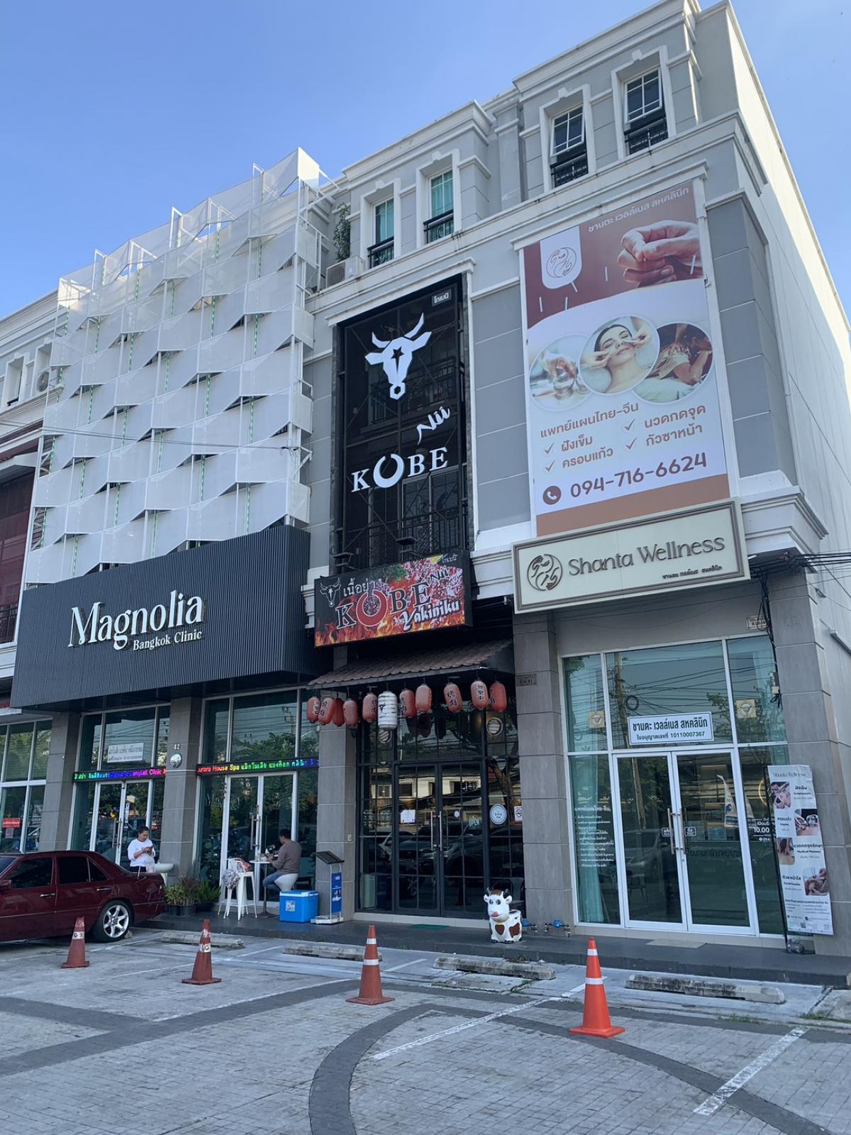 For SaleShop HouseOnnut, Udomsuk : 28/02/2026, New commercial building in the heart of Udomsuk, prime location, next to BTS, ready to move in. 
Home office, 5 bedrooms, wide space, near Central Bangna and BITEC.