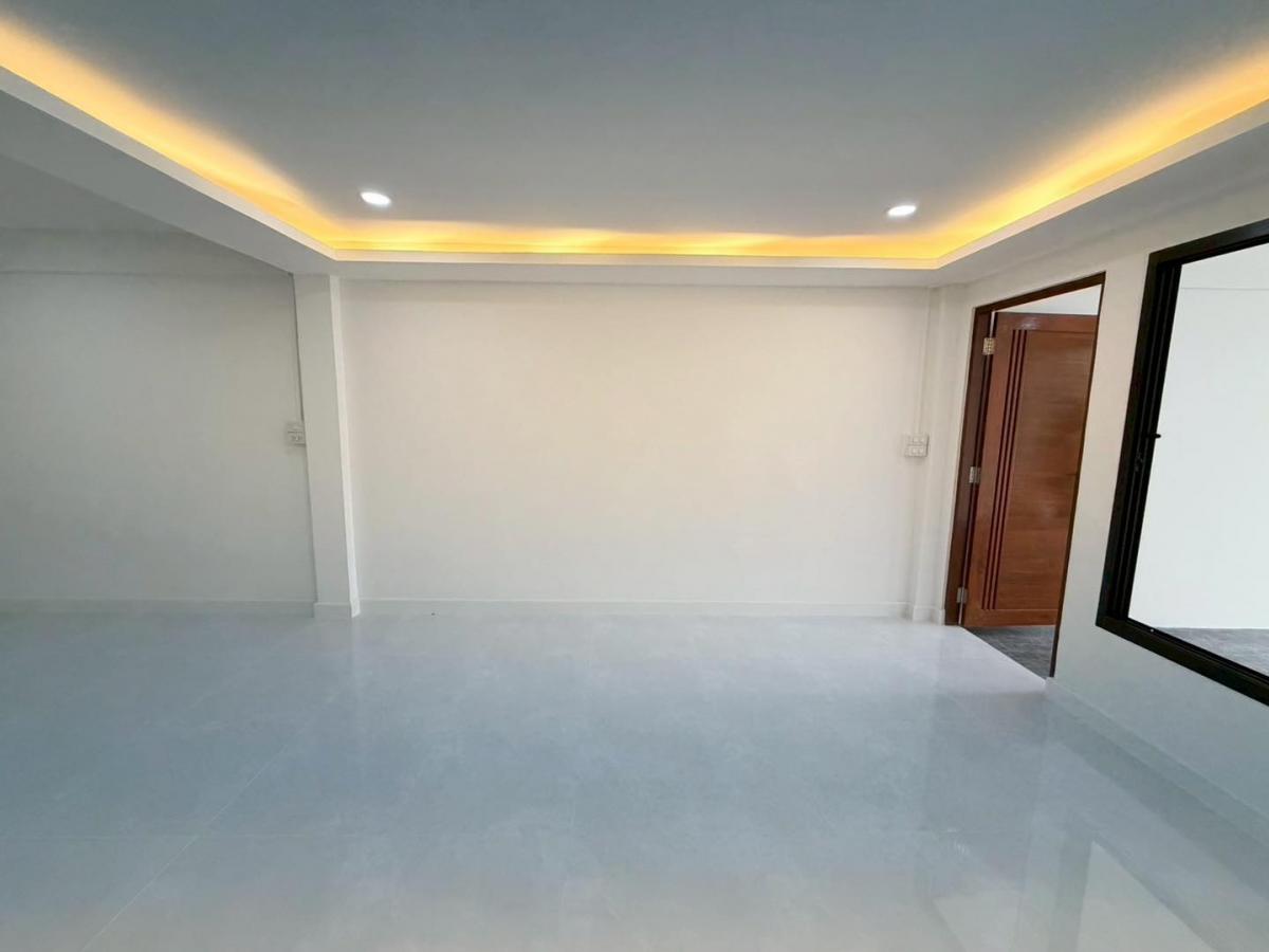 ขายทาวน์โฮมลาดพร้าว เซ็นทรัลลาดพร้าว : 28/02/2026, บ้านเดี่ยวสวย 2 นอน ใกล้ลาดพร้าว ขายเพียง 4.29 ล้าน โอกาสดีทำเลทอง ใกล้แหล่งชุมชนและทางด่วน