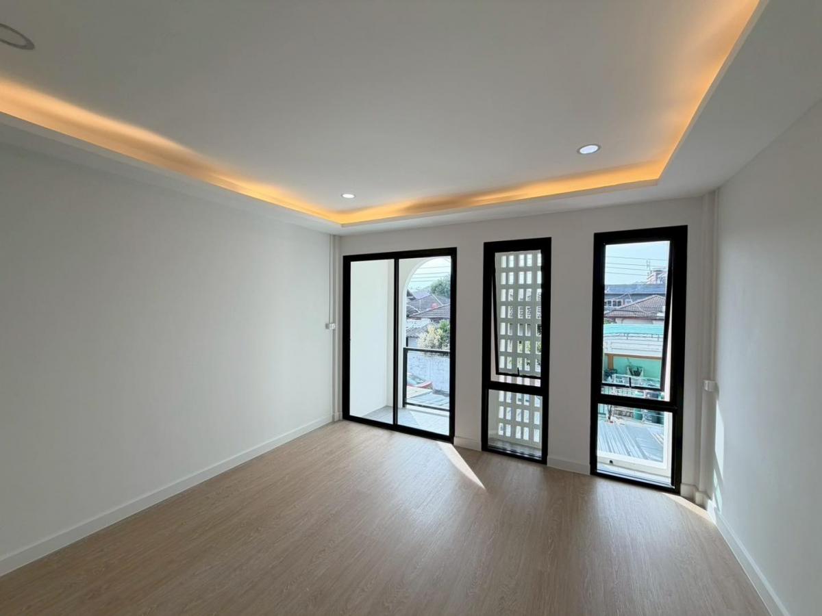 ขายทาวน์โฮมลาดพร้าว เซ็นทรัลลาดพร้าว : 28/02/2026, บ้านเดี่ยวสวย 2 นอน ใกล้ลาดพร้าว ขายเพียง 4.29 ล้าน โอกาสดีทำเลทอง ใกล้แหล่งชุมชนและทางด่วน