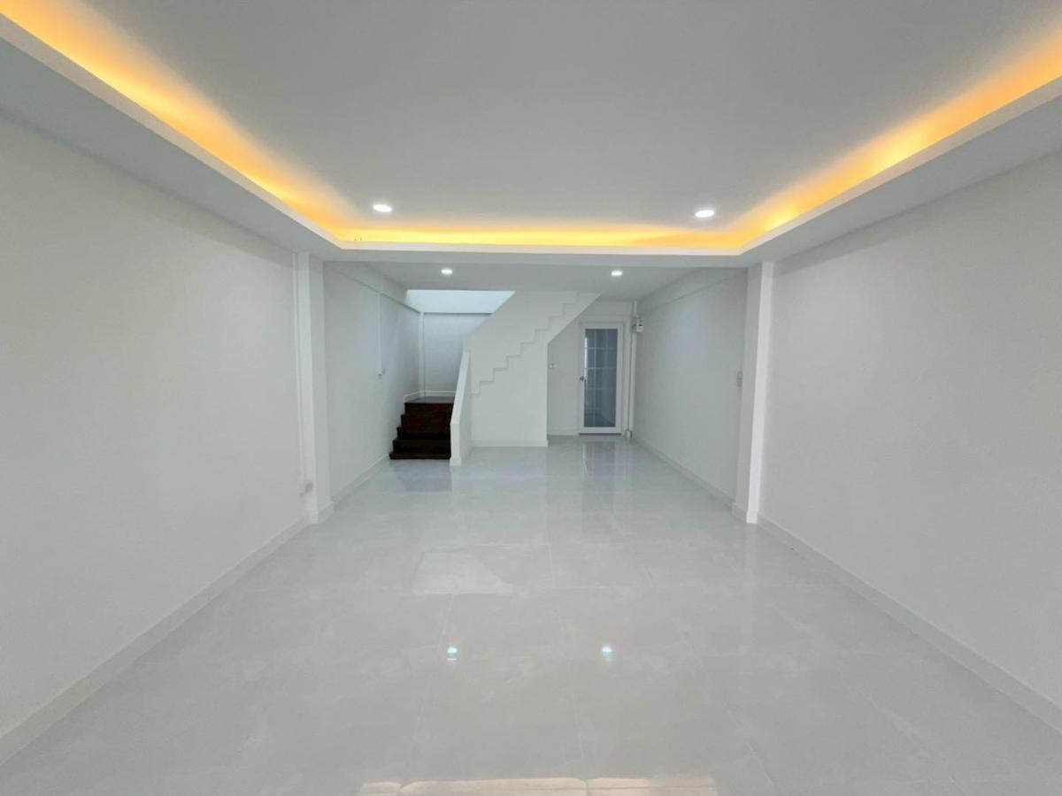 ขายทาวน์โฮมลาดพร้าว เซ็นทรัลลาดพร้าว : 28/02/2026, บ้านเดี่ยวสวย 2 นอน ใกล้ลาดพร้าว ขายเพียง 4.29 ล้าน โอกาสดีทำเลทอง ใกล้แหล่งชุมชนและทางด่วน