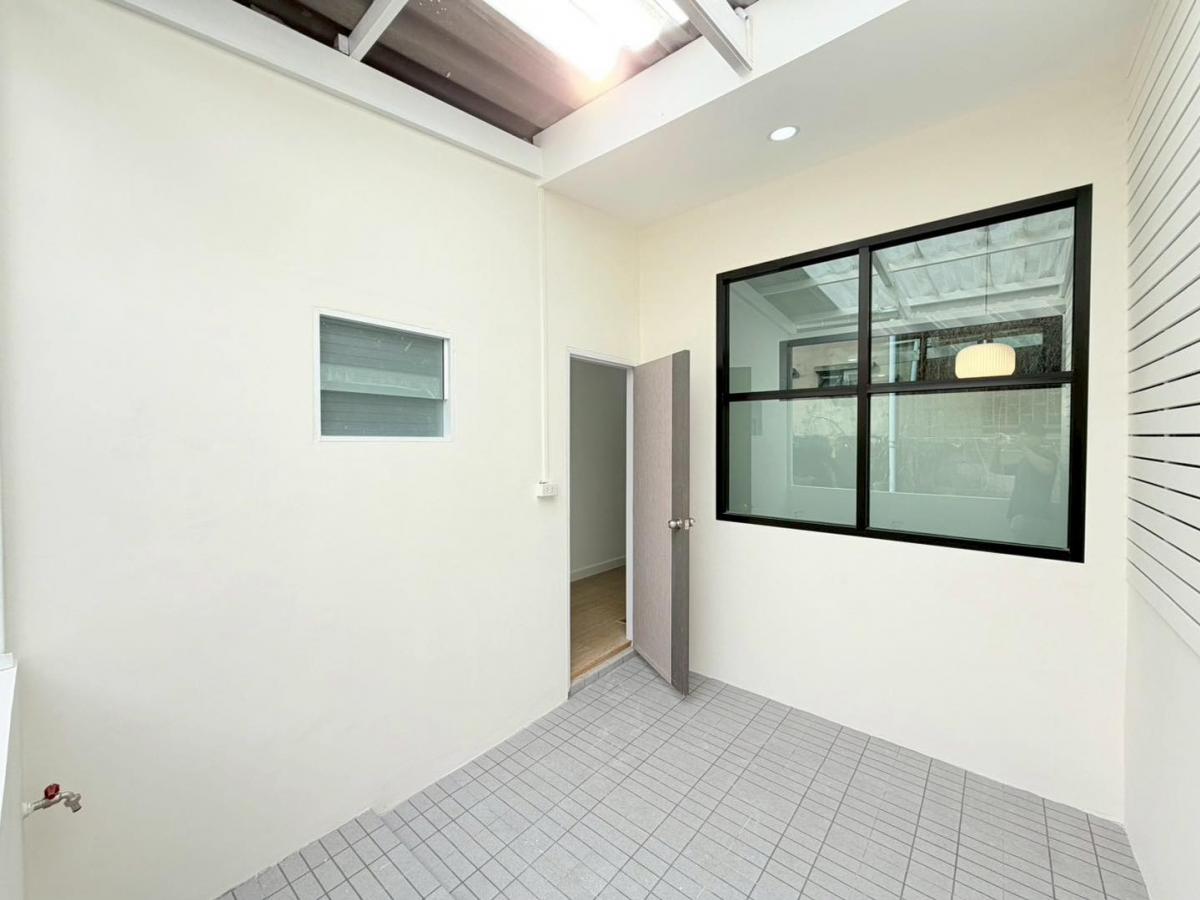 ขายทาวน์โฮมลาดพร้าว เซ็นทรัลลาดพร้าว : 28/02/2026, บ้านเดี่ยวสวย 2 นอน ใกล้ลาดพร้าว ขายเพียง 4.29 ล้าน โอกาสดีทำเลทอง ใกล้แหล่งชุมชนและทางด่วน