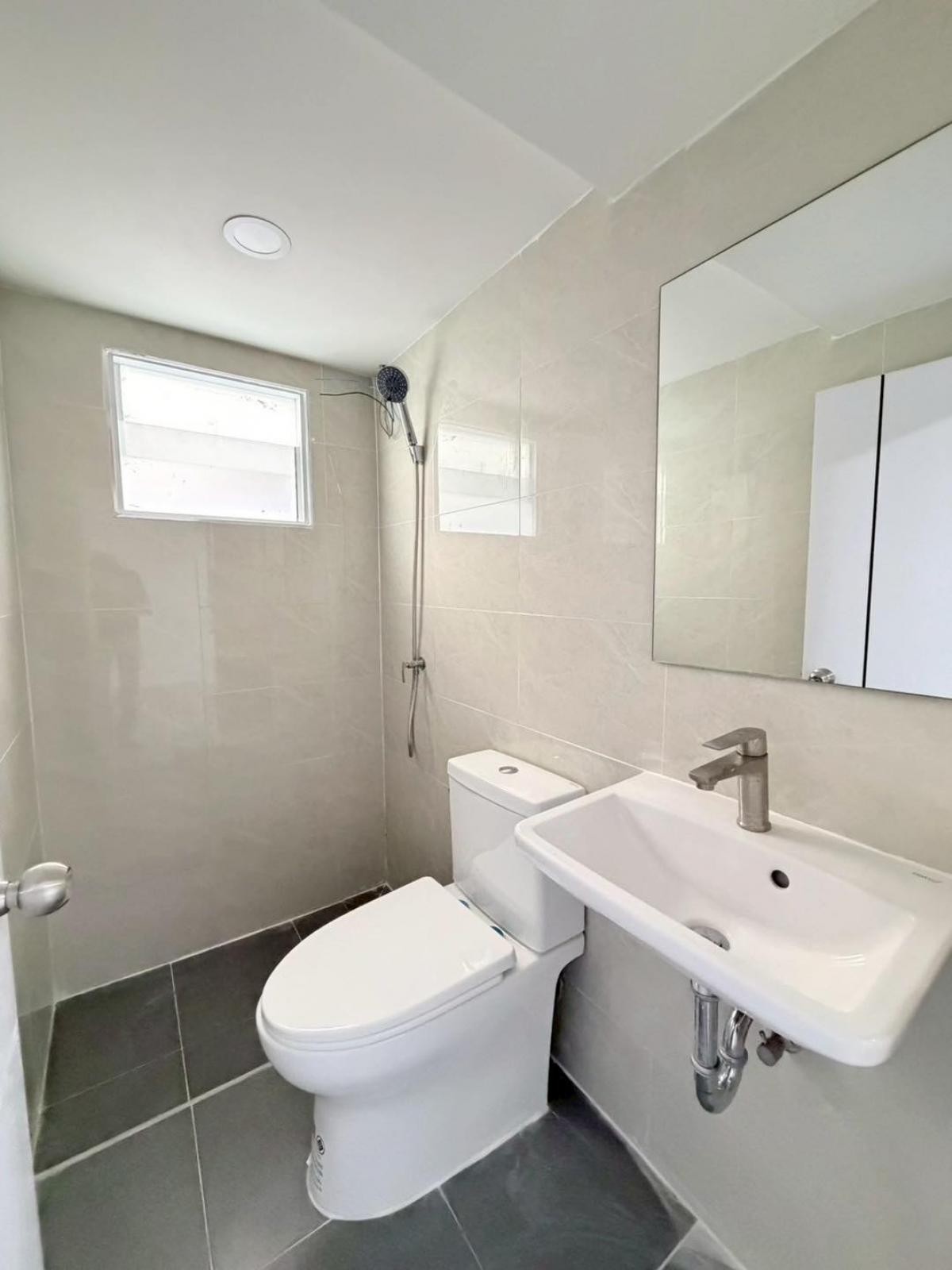 ขายทาวน์โฮมลาดพร้าว เซ็นทรัลลาดพร้าว : 28/02/2026, บ้านเดี่ยวสวย 2 นอน ใกล้ลาดพร้าว ขายเพียง 4.29 ล้าน โอกาสดีทำเลทอง ใกล้แหล่งชุมชนและทางด่วน