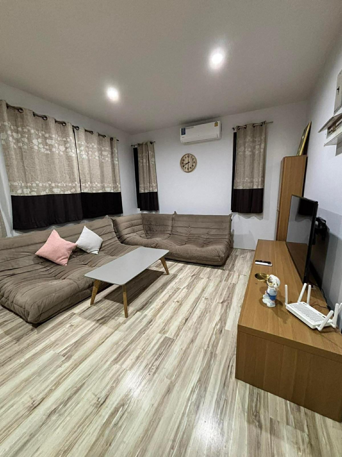 ขายบ้านลาดพร้าว เซ็นทรัลลาดพร้าว : 28/02/2026, บ้านหรู 5 ห้องนอน ย่านลาดพร้าว พร้อมพื้นที่กว้าง 460 ตร.ม. 
ลงทุนหรืออยู่อาศัย ใกล้แยกลาดพร้าว เพียง 19.5 ล้าน!