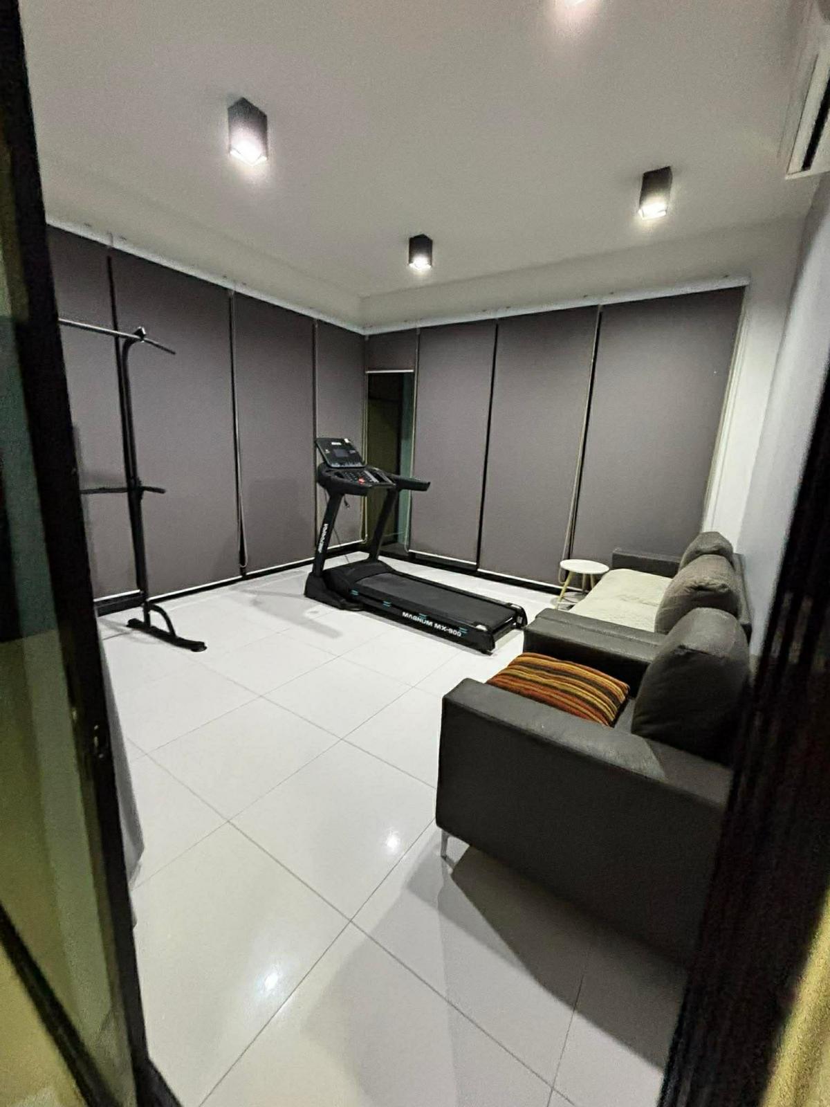 ขายบ้านลาดพร้าว เซ็นทรัลลาดพร้าว : 28/02/2026, บ้านหรู 5 ห้องนอน ย่านลาดพร้าว พร้อมพื้นที่กว้าง 460 ตร.ม. 
ลงทุนหรืออยู่อาศัย ใกล้แยกลาดพร้าว เพียง 19.5 ล้าน!