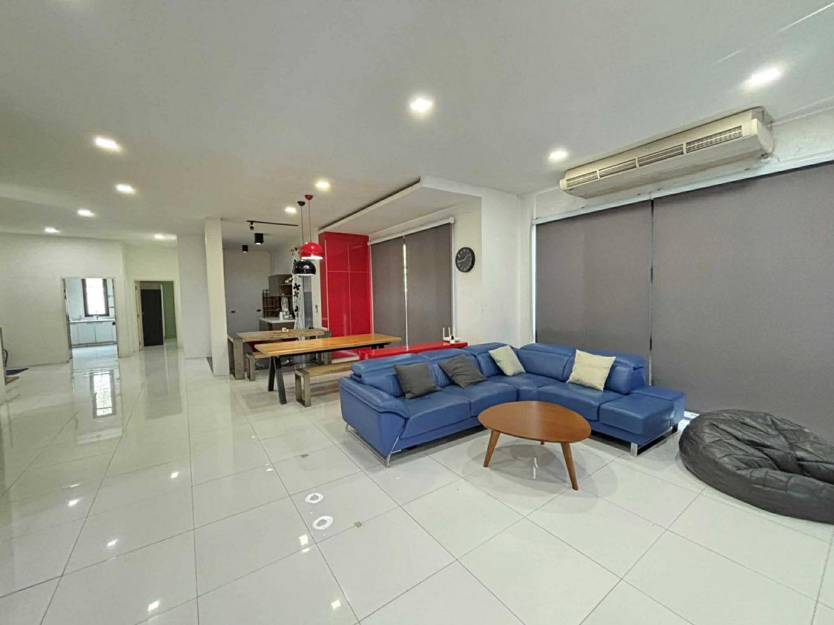 ขายบ้านลาดพร้าว เซ็นทรัลลาดพร้าว : 28/02/2026, บ้านหรู 5 ห้องนอน ย่านลาดพร้าว พร้อมพื้นที่กว้าง 460 ตร.ม. 
ลงทุนหรืออยู่อาศัย ใกล้แยกลาดพร้าว เพียง 19.5 ล้าน!