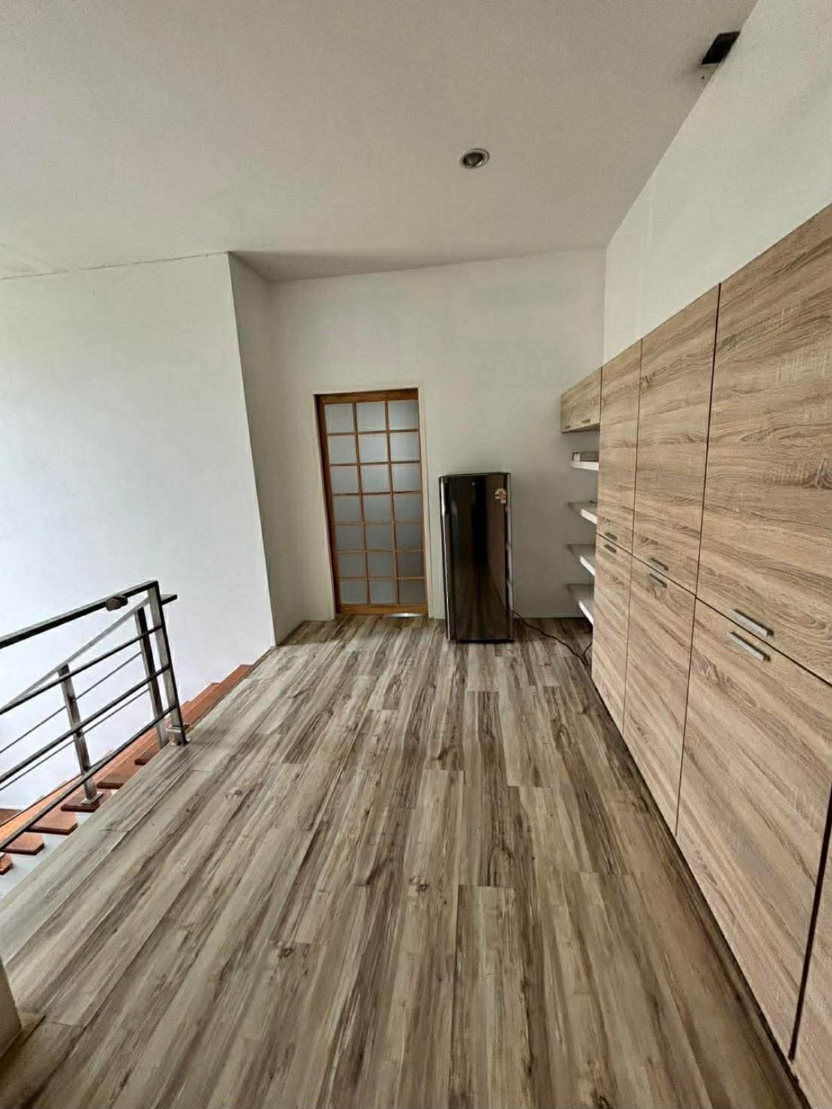 ขายบ้านลาดพร้าว เซ็นทรัลลาดพร้าว : 28/02/2026, บ้านหรู 5 ห้องนอน ย่านลาดพร้าว พร้อมพื้นที่กว้าง 460 ตร.ม. 
ลงทุนหรืออยู่อาศัย ใกล้แยกลาดพร้าว เพียง 19.5 ล้าน!