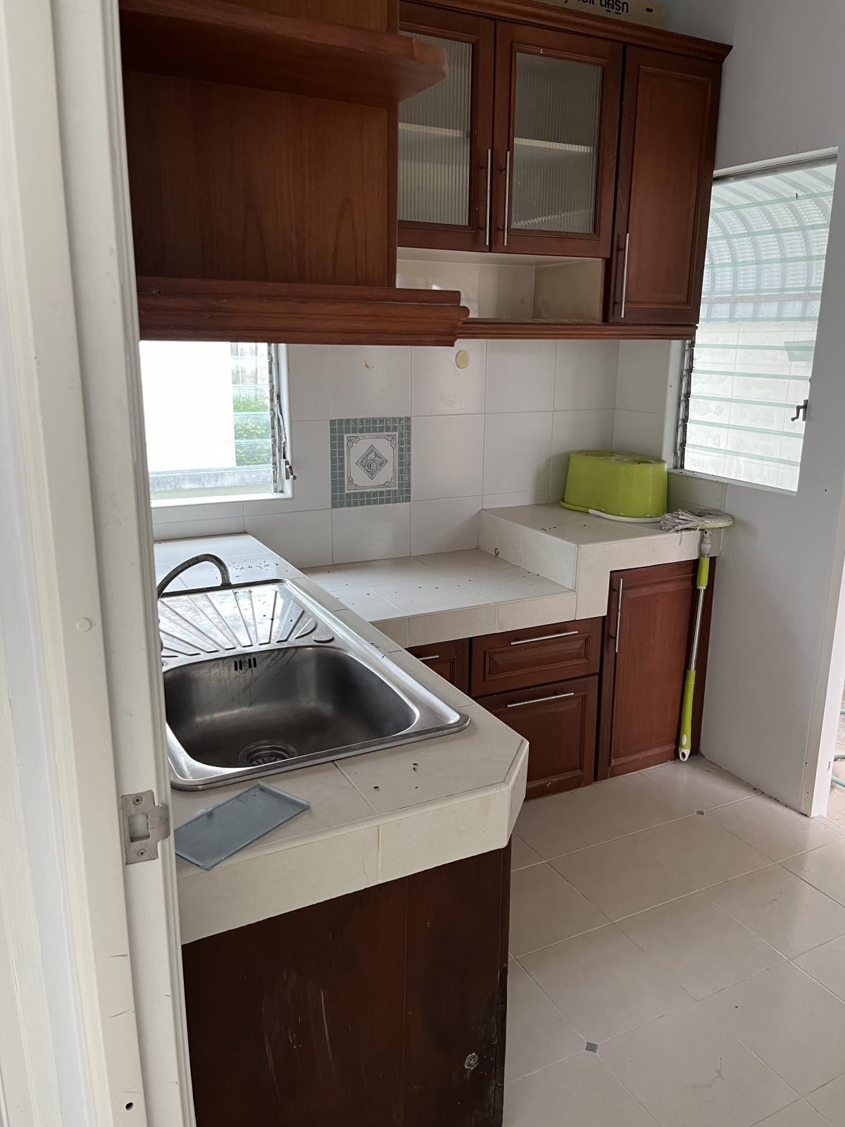 ขายบ้านบางนา แบริ่ง ลาซาล : 28/02/2026, บ้านเดี่ยว 3 ห้องนอน ใกล้ ABAC บางนา ราคาโดนใจ 
พื้นที่กว้าง 170 ตรม. พร้อมสวนและที่จอดรถ ร่มรื่นสงบ