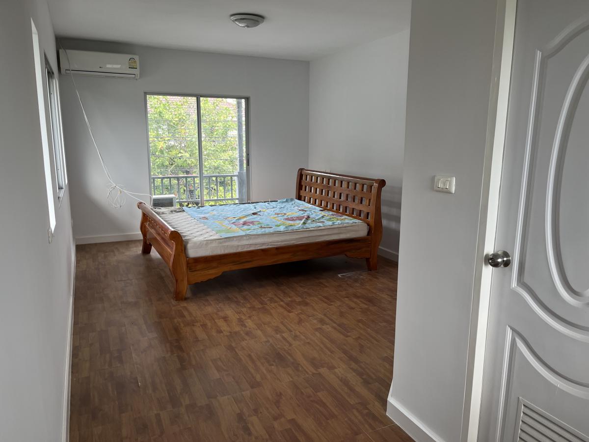 ขายบ้านบางนา แบริ่ง ลาซาล : 28/02/2026, บ้านเดี่ยว 3 ห้องนอน ใกล้ ABAC บางนา ราคาโดนใจ 
พื้นที่กว้าง 170 ตรม. พร้อมสวนและที่จอดรถ ร่มรื่นสงบ