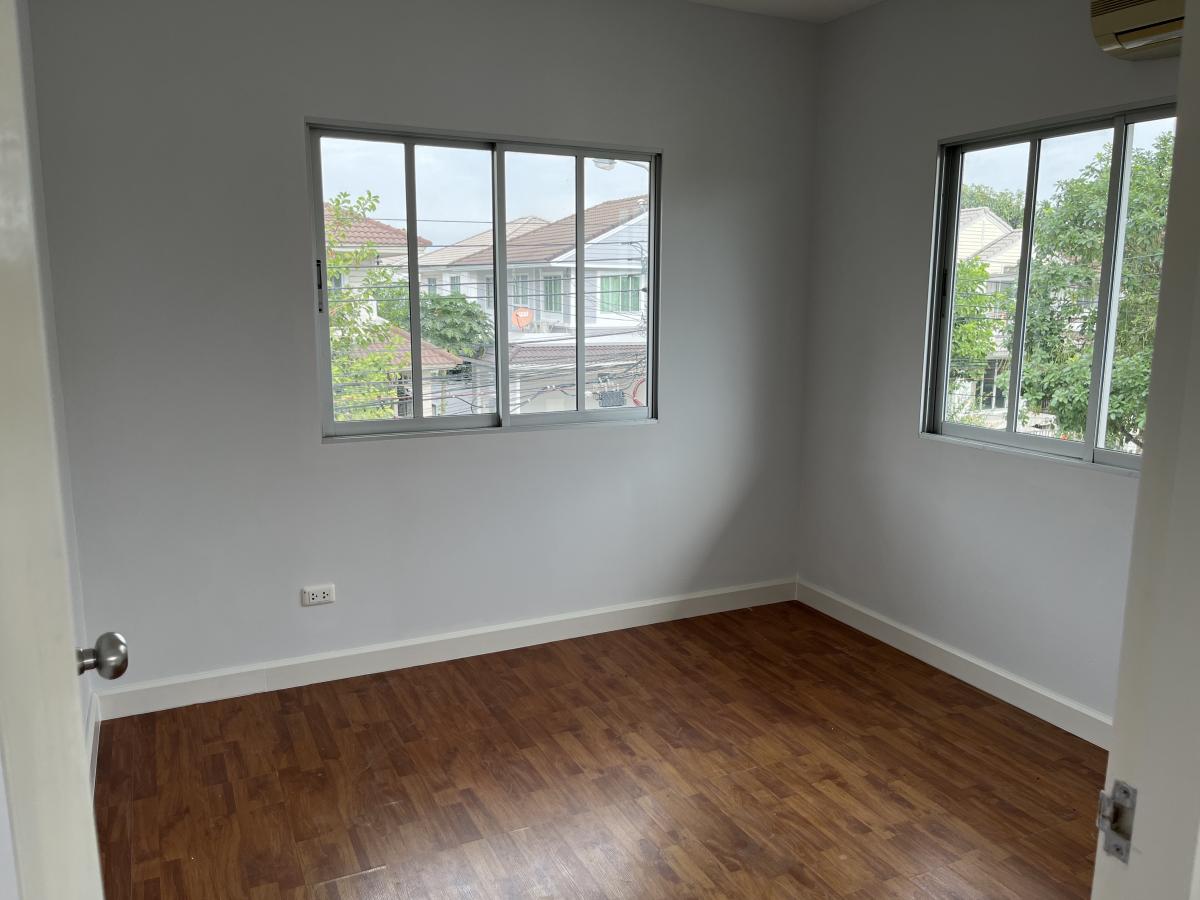 ขายบ้านบางนา แบริ่ง ลาซาล : 28/02/2026, บ้านเดี่ยว 3 ห้องนอน ใกล้ ABAC บางนา ราคาโดนใจ 
พื้นที่กว้าง 170 ตรม. พร้อมสวนและที่จอดรถ ร่มรื่นสงบ