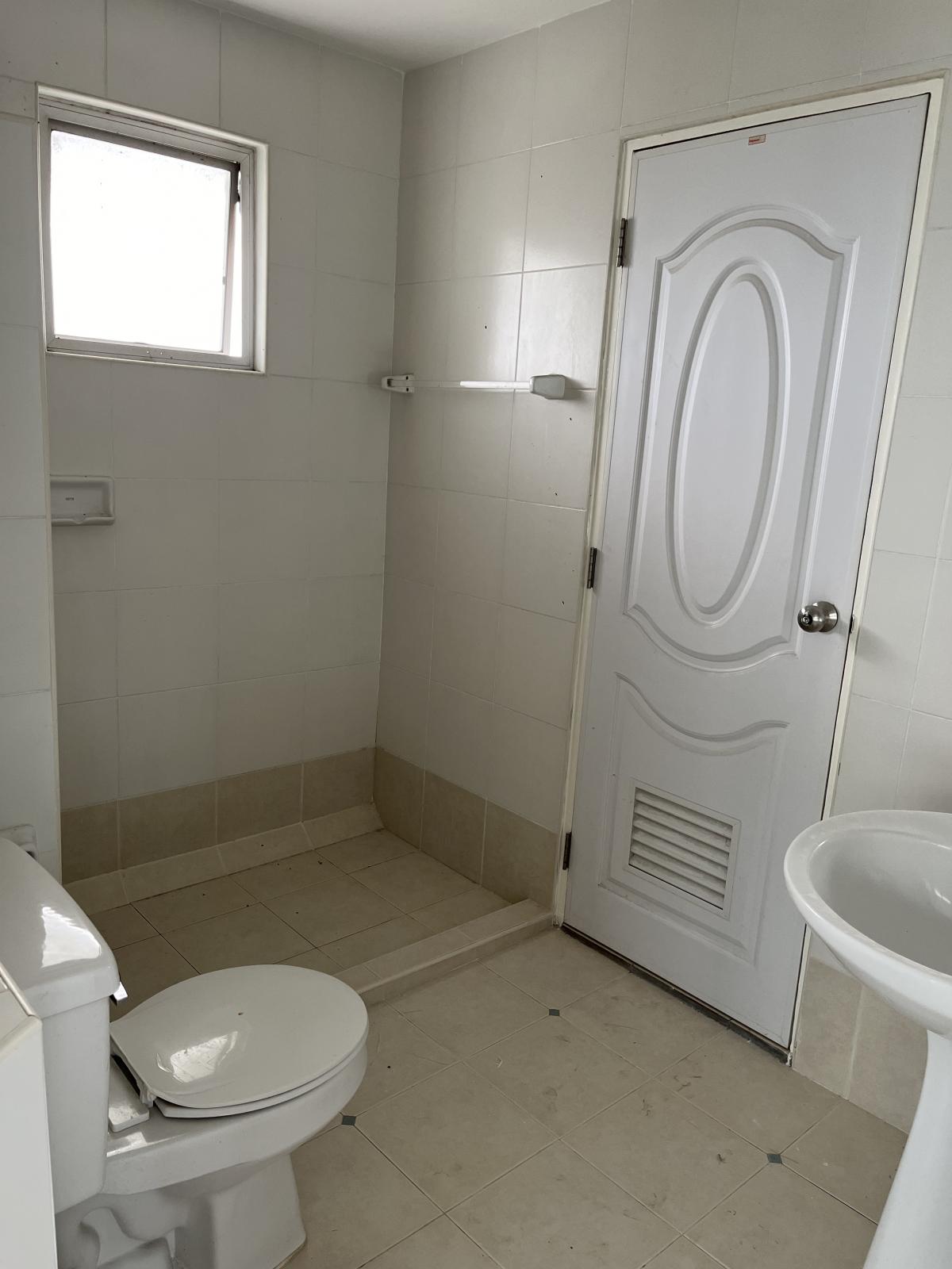 ขายบ้านบางนา แบริ่ง ลาซาล : 28/02/2026, บ้านเดี่ยว 3 ห้องนอน ใกล้ ABAC บางนา ราคาโดนใจ 
พื้นที่กว้าง 170 ตรม. พร้อมสวนและที่จอดรถ ร่มรื่นสงบ