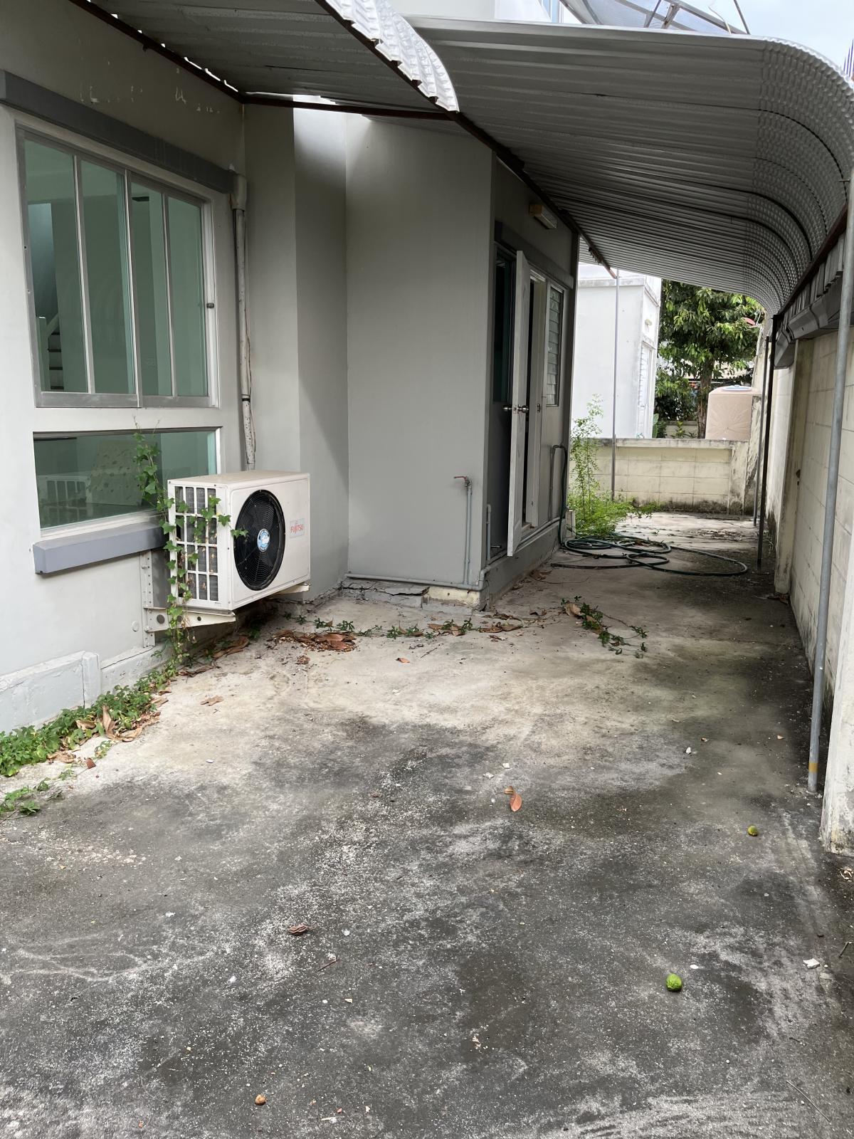 ขายบ้านบางนา แบริ่ง ลาซาล : 28/02/2026, บ้านเดี่ยว 3 ห้องนอน ใกล้ ABAC บางนา ราคาโดนใจ 
พื้นที่กว้าง 170 ตรม. พร้อมสวนและที่จอดรถ ร่มรื่นสงบ