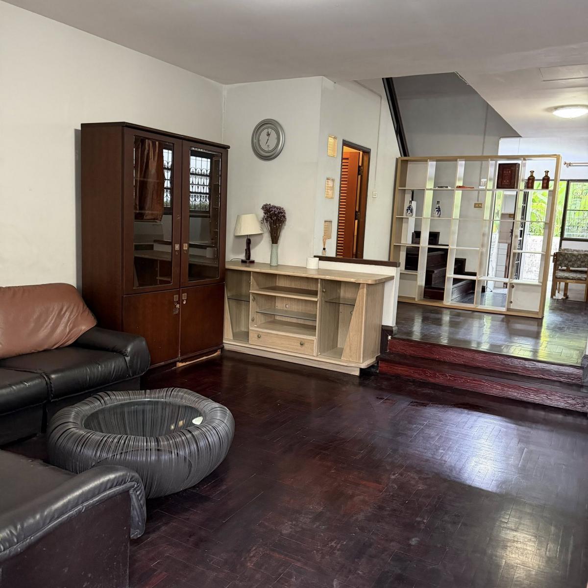 For SaleTownhomePattanakan, Srinakarin : 28/02/2026, 3 bedroom townhome in the heart of Phatthanakan. Ready to move in, great price. Rent or buy, starting at just 17,000 baht per month, house with an area of 36 sq m.