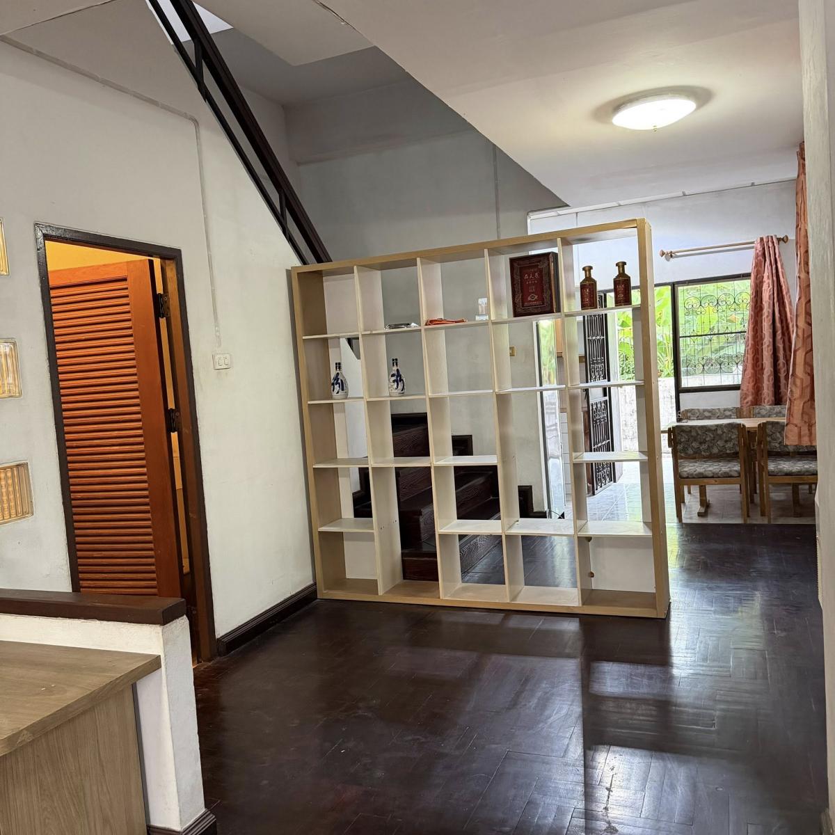 For SaleTownhomePattanakan, Srinakarin : 28/02/2026, 3 bedroom townhome in the heart of Phatthanakan. Ready to move in, great price. Rent or buy, starting at just 17,000 baht per month, house with an area of 36 sq m.