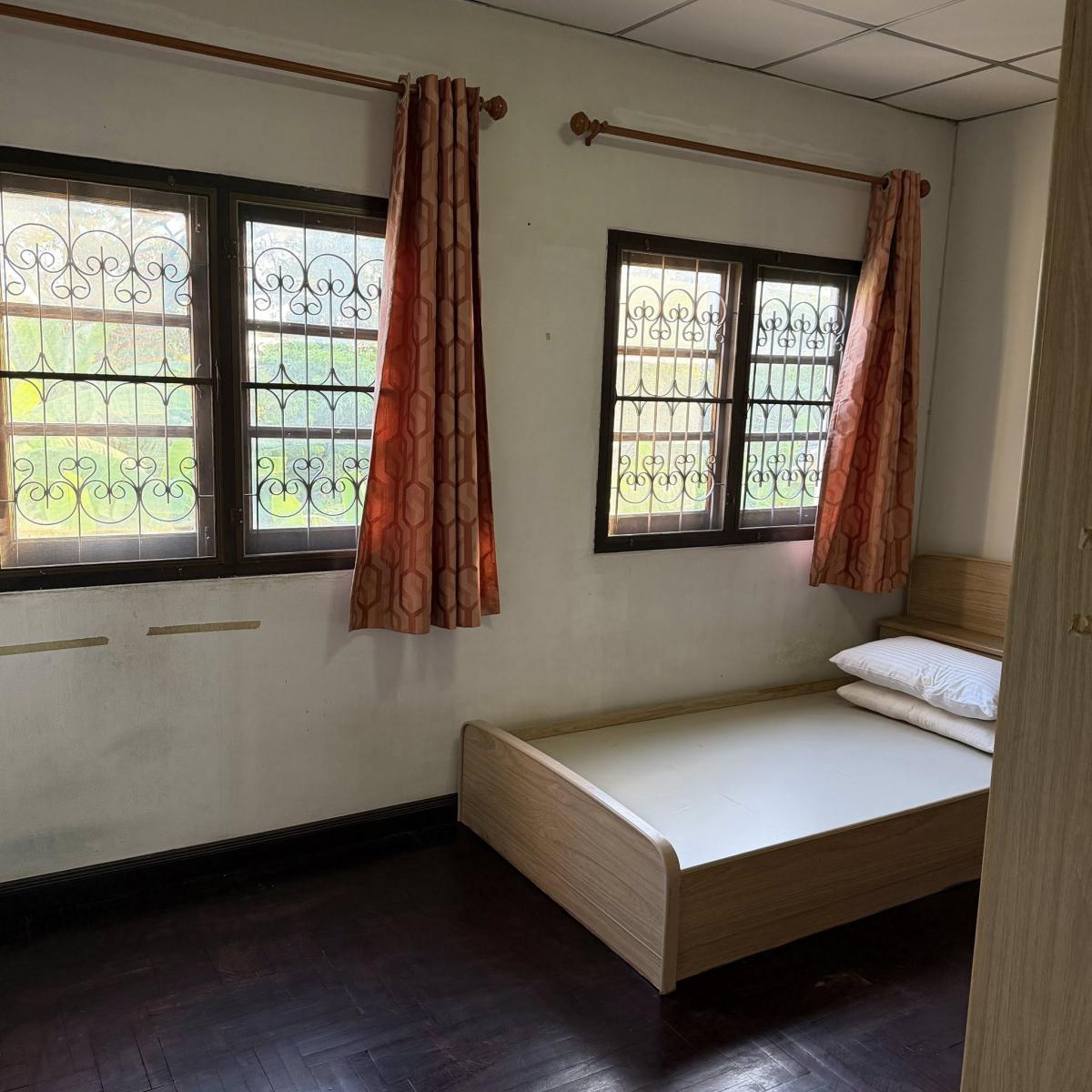 For SaleTownhomePattanakan, Srinakarin : 28/02/2026, 3 bedroom townhome in the heart of Phatthanakan. Ready to move in, great price. Rent or buy, starting at just 17,000 baht per month, house with an area of 36 sq m.