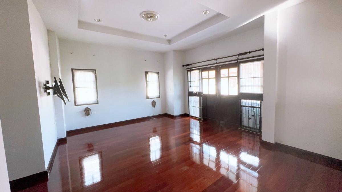 ขายบ้านลาดพร้าว เซ็นทรัลลาดพร้าว : 28/02/2026, บ้านเดี่ยว 4 ห้องนอน ใจกลางลาดพร้าว ใกล้รถไฟฟ้า 
พร้อมที่ดิน 50 ตรว. ราคา 6.99 ล้าน ตัดสินใจวันนี้ได้เลย!