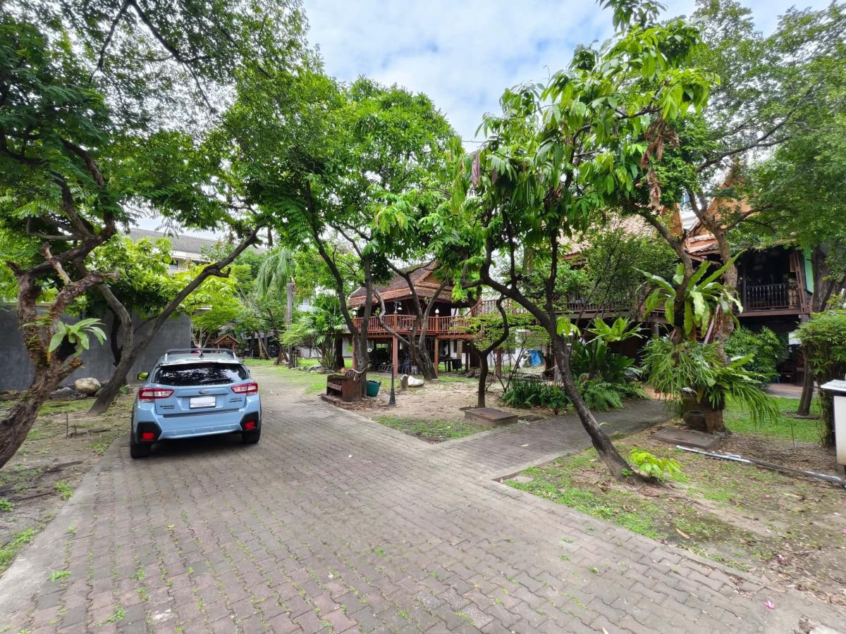 ขายบ้านลาดพร้าว เซ็นทรัลลาดพร้าว : 28/02/2026, บ้านหรู 4 ห้องนอน ใจกลางลาดพร้าว ขาย 60 ล้าน 
พื้นที่ดินกว้าง 475 ตร.วา ตอบโจทย์ครอบครัวใหญ่