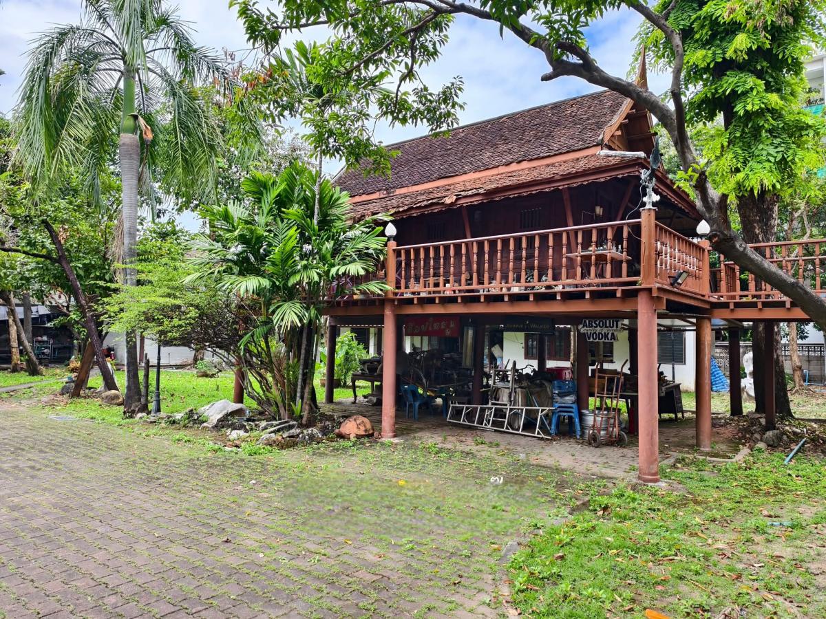 ขายบ้านลาดพร้าว เซ็นทรัลลาดพร้าว : 28/02/2026, บ้านหรู 4 ห้องนอน ใจกลางลาดพร้าว ขาย 60 ล้าน 
พื้นที่ดินกว้าง 475 ตร.วา ตอบโจทย์ครอบครัวใหญ่