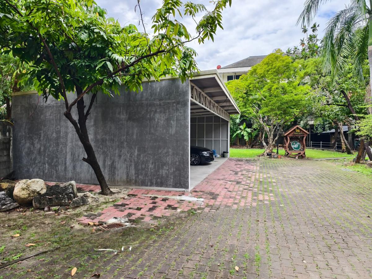 ขายบ้านลาดพร้าว เซ็นทรัลลาดพร้าว : 28/02/2026, บ้านหรู 4 ห้องนอน ใจกลางลาดพร้าว ขาย 60 ล้าน 
พื้นที่ดินกว้าง 475 ตร.วา ตอบโจทย์ครอบครัวใหญ่