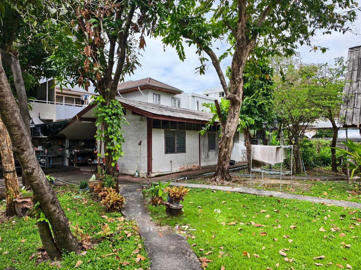 ขายบ้านลาดพร้าว เซ็นทรัลลาดพร้าว : 28/02/2026, บ้านหรู 4 ห้องนอน ใจกลางลาดพร้าว ขาย 60 ล้าน 
พื้นที่ดินกว้าง 475 ตร.วา ตอบโจทย์ครอบครัวใหญ่