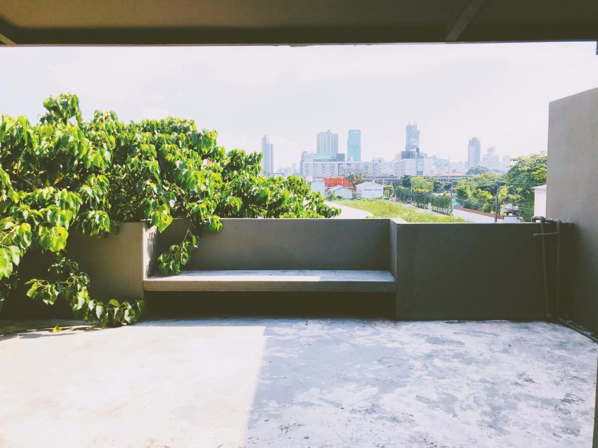 ให้เช่าทาวน์โฮมพระราม 9 เพชรบุรีตัดใหม่ RCA : 28/02/2026, บ้านใหญ่ 5 ห้องนอน โฮมออฟฟิศพร้อมพื้นที่ทำงาน บนถนนพระราม 9 เช่าราคาเพียง 57,000 บาท ตอบโจทย์ทุกไลฟ์สไตล์ในทำเลศักยภาพ