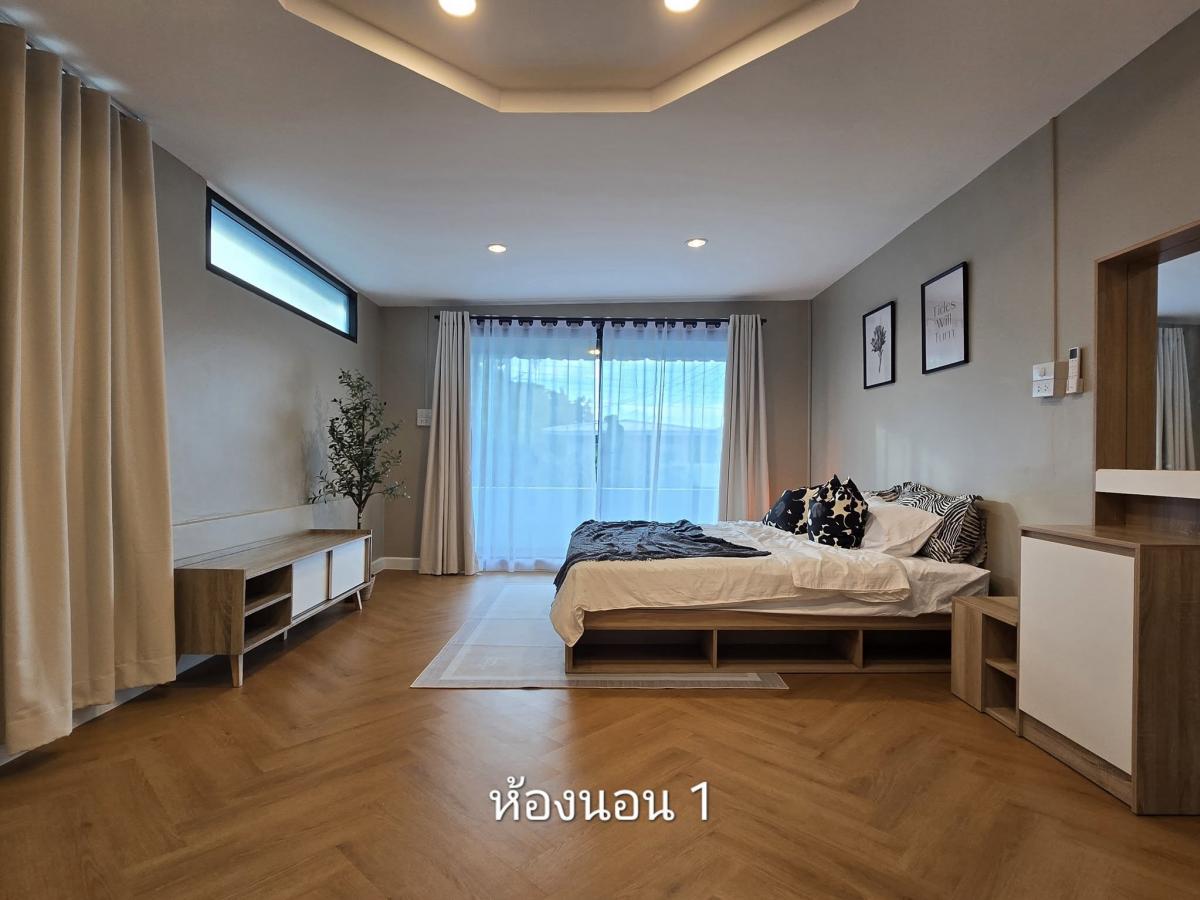 For RentOfficeKaset Nawamin,Ladplakao : 28/02/2026, Luxury townhome, 3 bedrooms, next to the main road, near Lat Phrao-Ratchayothin. 
Area 50 sq m, rental price only 40,000 baht/month, best value in the zone!