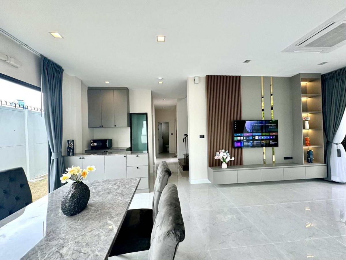 ให้เช่าบ้านบางนา แบริ่ง ลาซาล : 28/02/2026, เช่าบ้านเดี่ยวหรู 4 ห้องนอน บางกอกบูเลอวาร์ด บางนา กม.5 
พื้นที่กว้าง 237 ตร.ม. พร้อมที่จอดรถ เดินทางสะดวก!