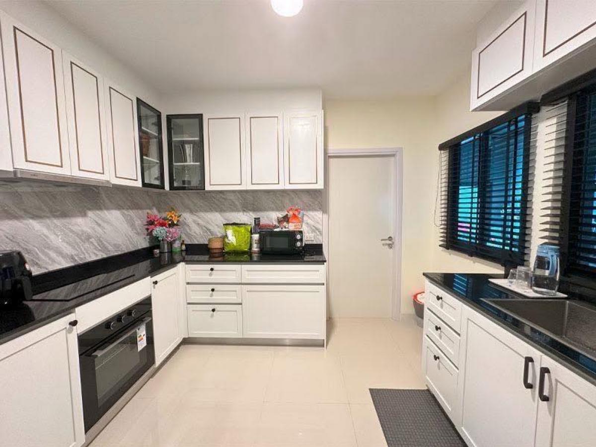 For SaleHouseBang kae, Phetkasem : 28/02/2026, New house, 4 bedrooms, with solar cells, fully furnished, ready to move in at Passorn Sai 2. 
Width area 305 sq m. on land 102 sq m. Great price only 12.99 million.