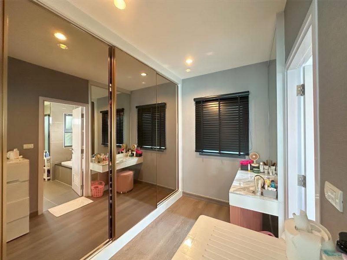 For SaleHouseBang kae, Phetkasem : 28/02/2026, New house, 4 bedrooms, with solar cells, fully furnished, ready to move in at Passorn Sai 2. 
Width area 305 sq m. on land 102 sq m. Great price only 12.99 million.