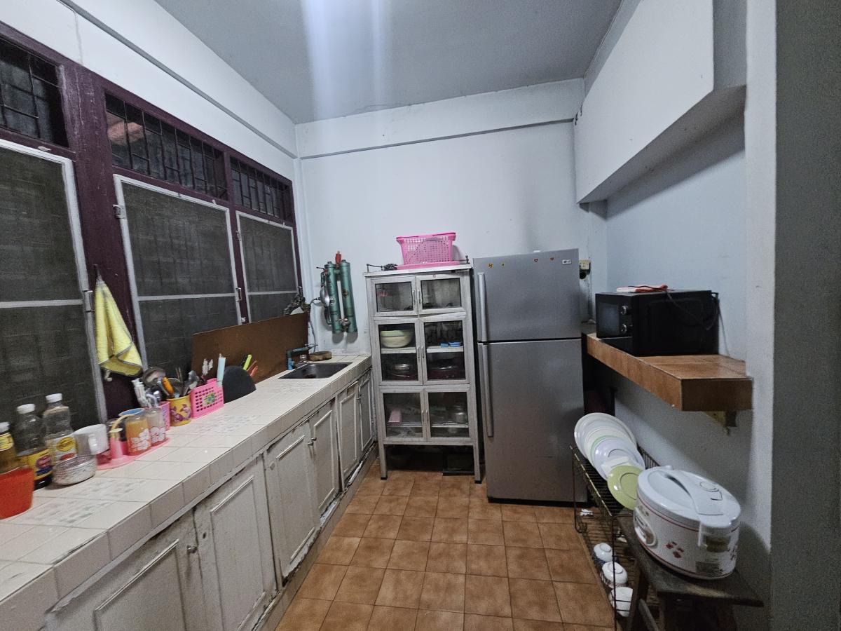 For SaleTownhomeBang Sue, Wong Sawang, Tao Pun : 28/02/2026, Townhome in the heart of Tao Poon, 3 bedrooms, 2 million trees. Convenient transportation, near MRT Tao Poon-Bang Sue. Perfect for every lifestyle