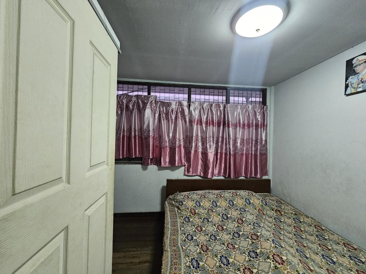 For SaleTownhomeBang Sue, Wong Sawang, Tao Pun : 28/02/2026, Townhome in the heart of Tao Poon, 3 bedrooms, 2 million trees. Convenient transportation, near MRT Tao Poon-Bang Sue. Perfect for every lifestyle