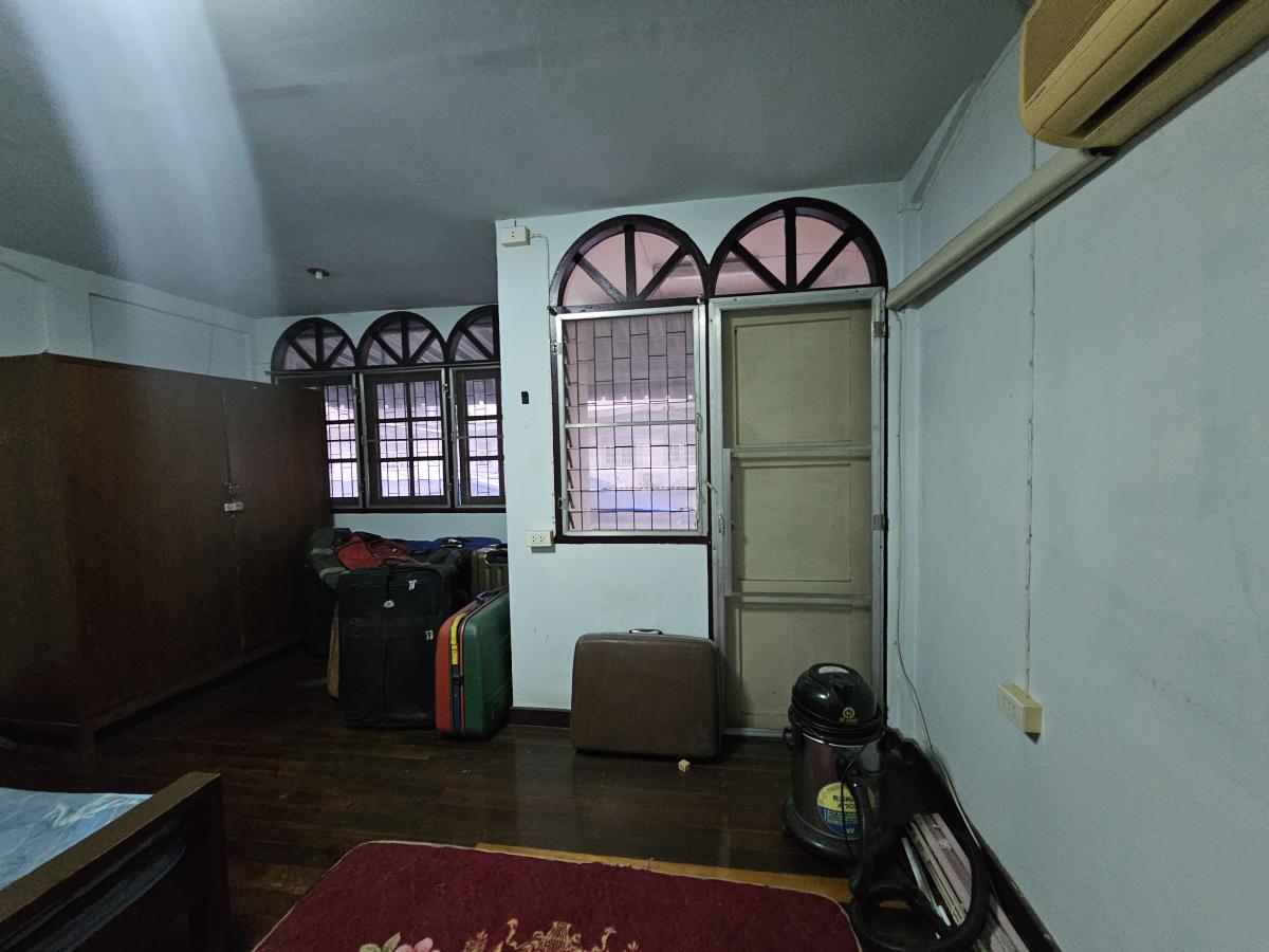 For SaleTownhomeBang Sue, Wong Sawang, Tao Pun : 28/02/2026, Townhome in the heart of Tao Poon, 3 bedrooms, 2 million trees. Convenient transportation, near MRT Tao Poon-Bang Sue. Perfect for every lifestyle