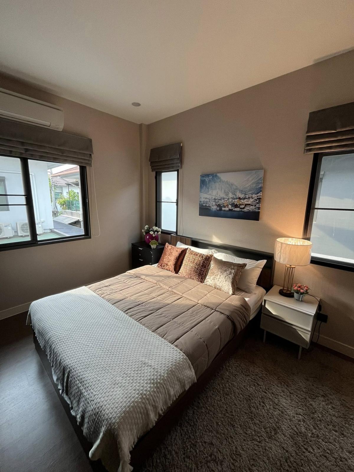 ให้เช่าบ้านพัฒนาการ ศรีนครินทร์ : 28/02/2026, บ้านสวย 4 ห้องนอน บนที่ดินกว้าง 71 ตร.วา พร้อมเช่า 95,000 บ./ด. 
ที่ตั้งใจกลางกรุง ย่านกรุงเทพกรีฑา เดินทางสะดวก ห้ามพลาด!