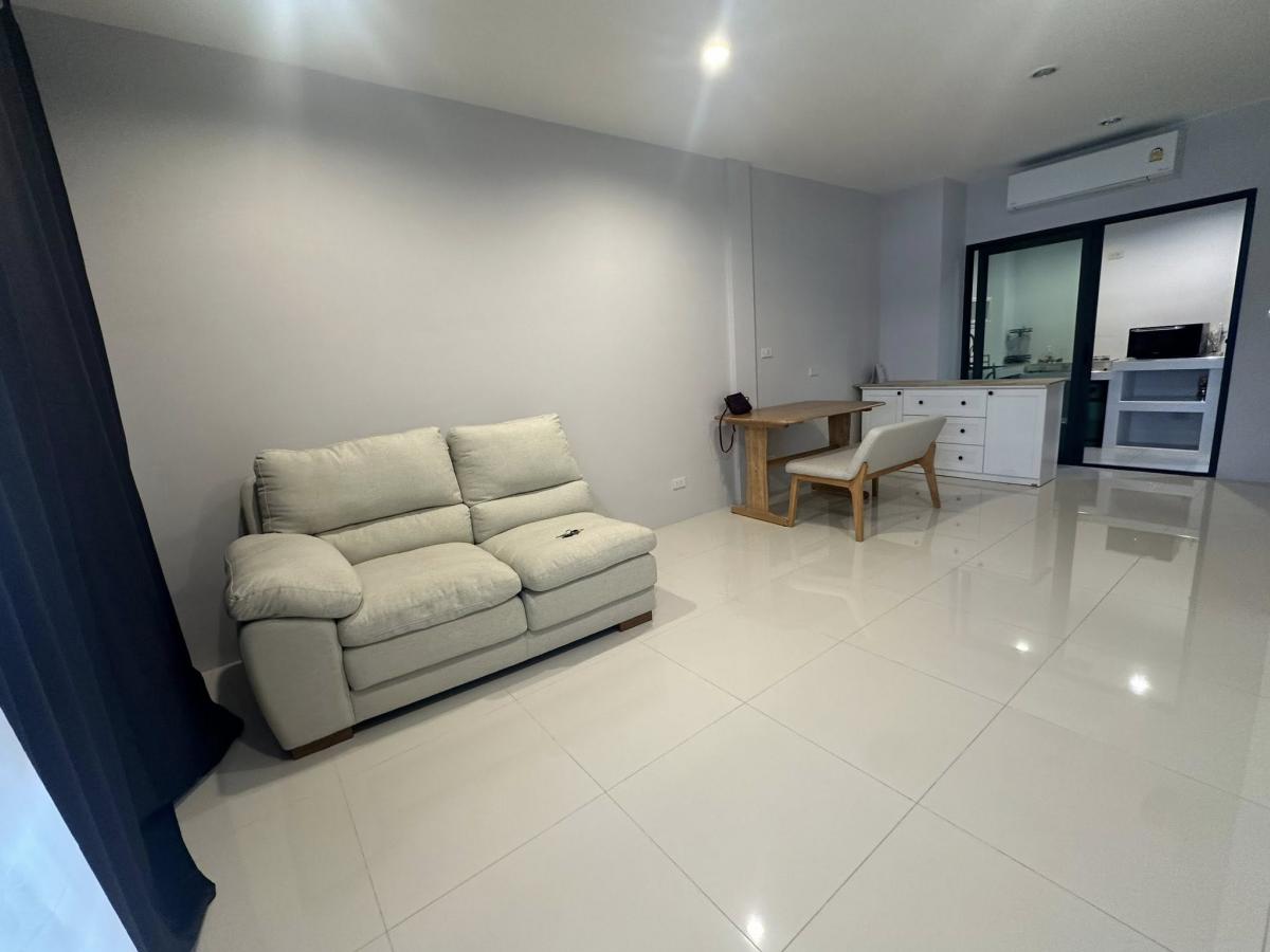 ขายทาวน์โฮมปิ่นเกล้า จรัญสนิทวงศ์ : 28/02/2026, บ้านสวยพร้อมอยู่ 4 นอน 2 น้ำ 127 ตร.ม. ราคาต่อรองได้ ใกล้ปิ่นเกล้า-ศิริราช เดินทางสะดวก ใจกลางบางขุนนนท์