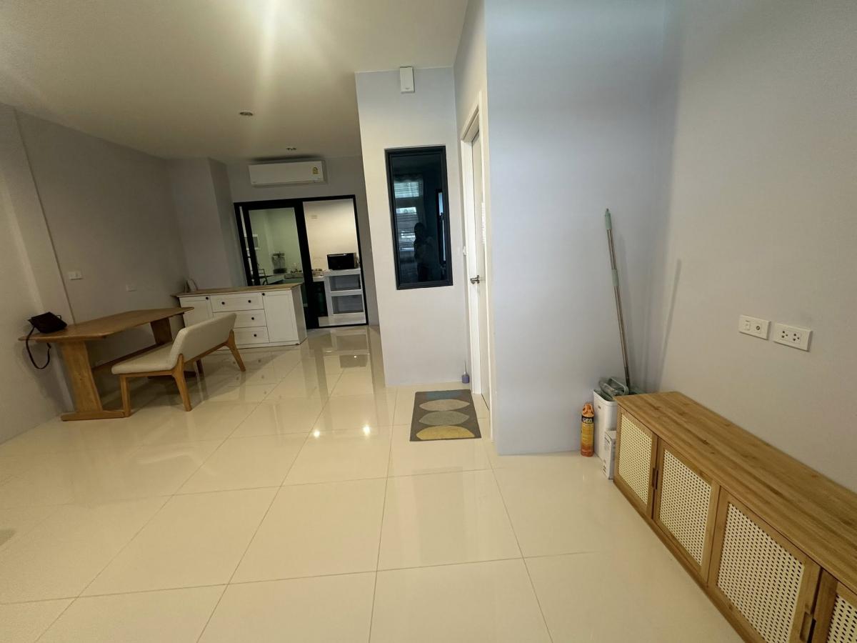 ขายทาวน์โฮมปิ่นเกล้า จรัญสนิทวงศ์ : 28/02/2026, บ้านสวยพร้อมอยู่ 4 นอน 2 น้ำ 127 ตร.ม. ราคาต่อรองได้ ใกล้ปิ่นเกล้า-ศิริราช เดินทางสะดวก ใจกลางบางขุนนนท์