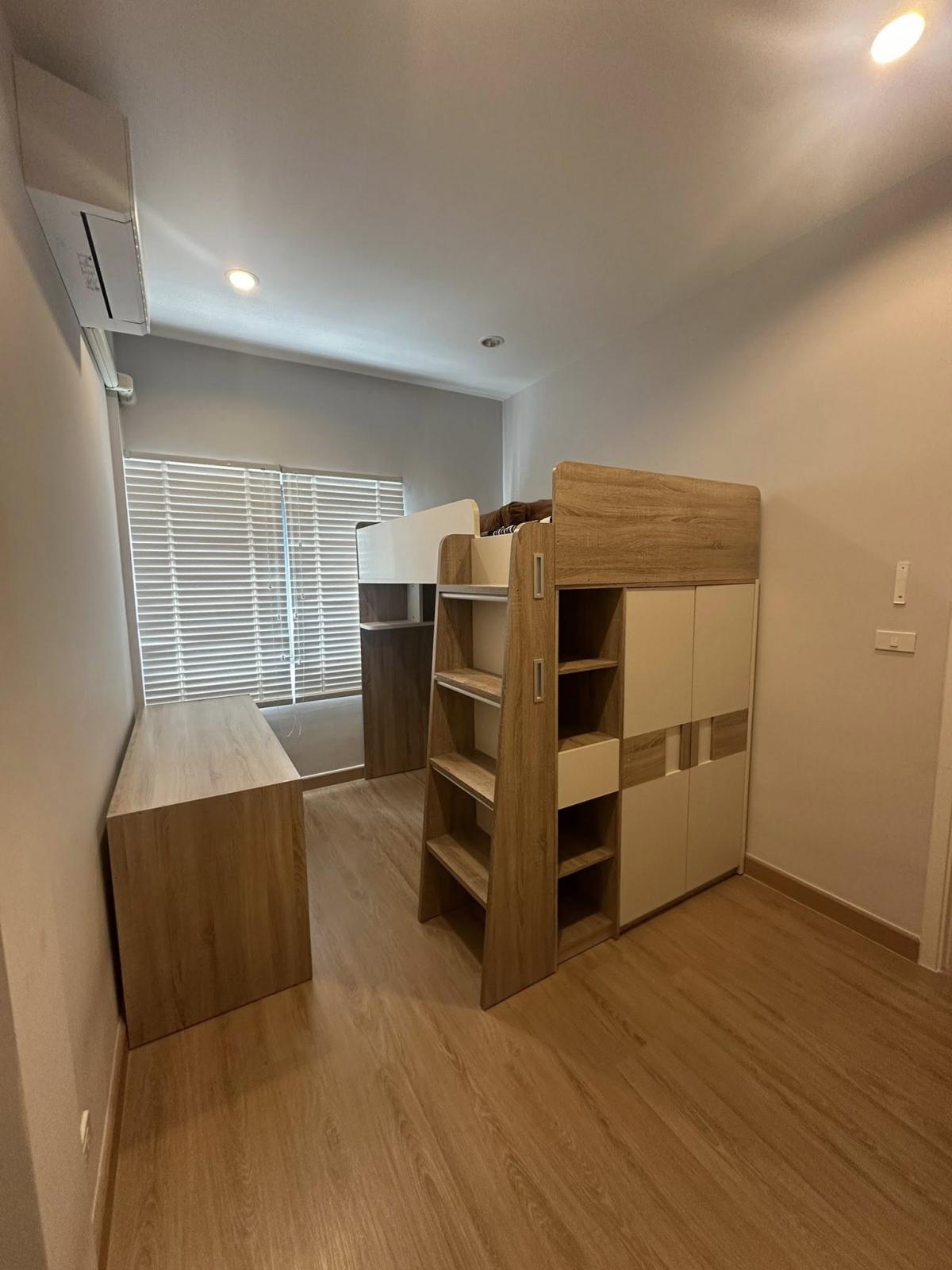 ขายทาวน์โฮมปิ่นเกล้า จรัญสนิทวงศ์ : 28/02/2026, บ้านสวยพร้อมอยู่ 4 นอน 2 น้ำ 127 ตร.ม. ราคาต่อรองได้ ใกล้ปิ่นเกล้า-ศิริราช เดินทางสะดวก ใจกลางบางขุนนนท์